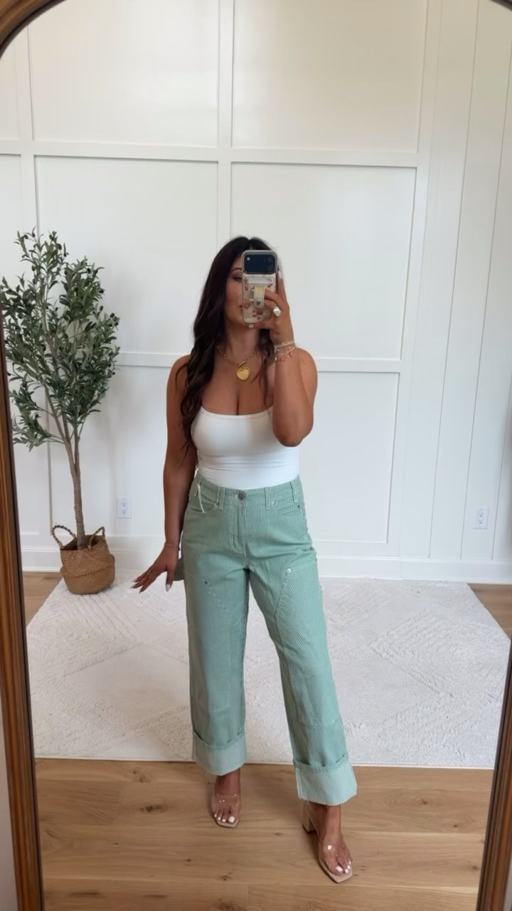 These striped pants are giving effortless summer chic 💚🤍 Easy to dress up or down and SO comfy. I’m in a size 6

#LTKdayinmylife #LTKmomlife #LTKootd