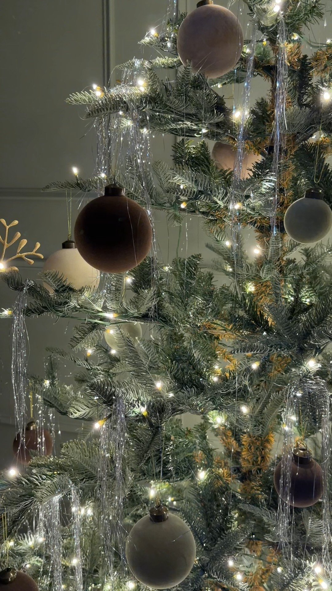 sneak peek of my office tree 🎄🤎 obsessed with this noble fir + the velvet bulbs! 

Target find #targetstyle @target 

#LTKHoliday #LTKHome #LTKSeasonal