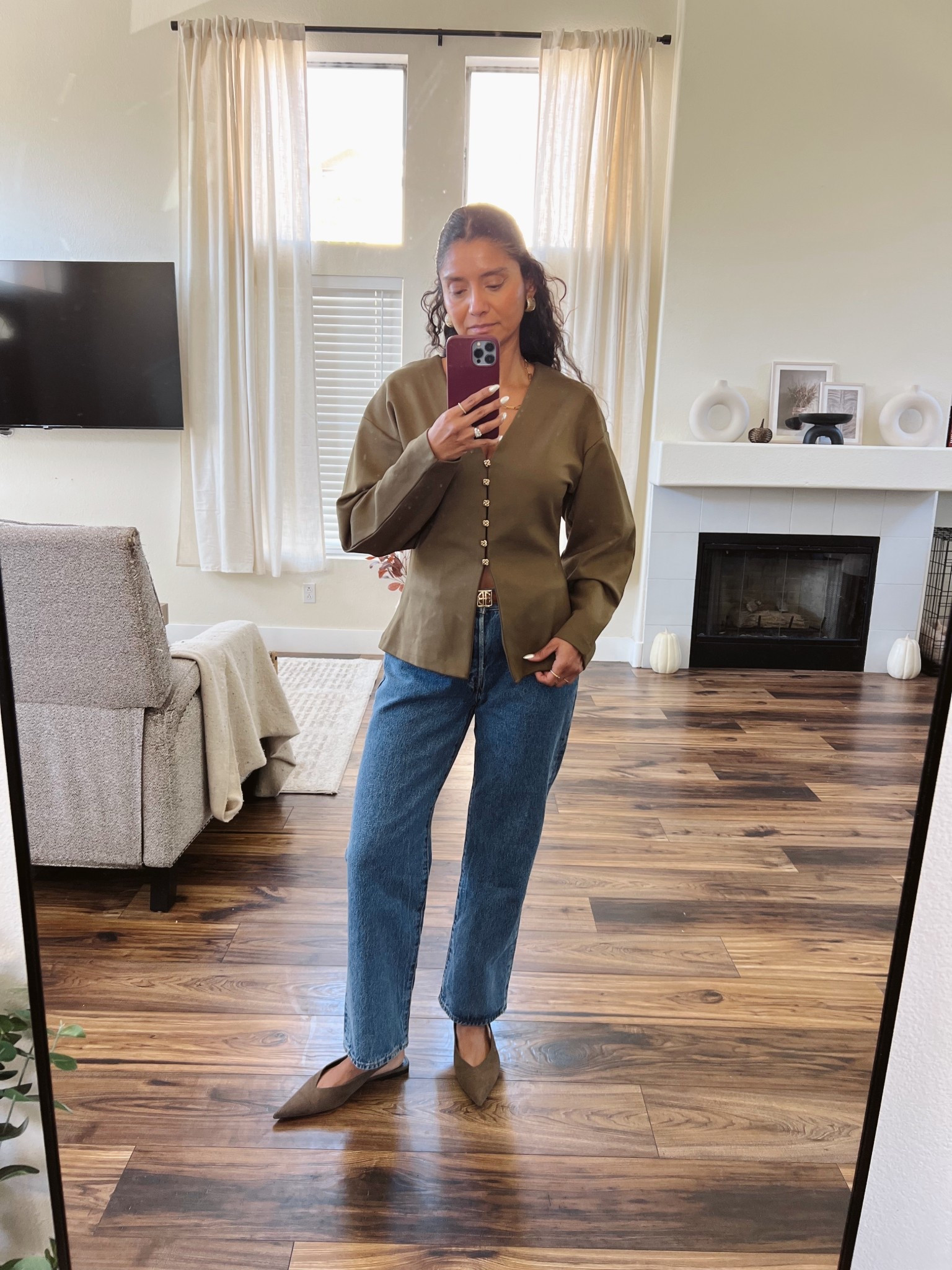 Outfit repeat! Love these Levi’s jeans. Wearing size 25 tts