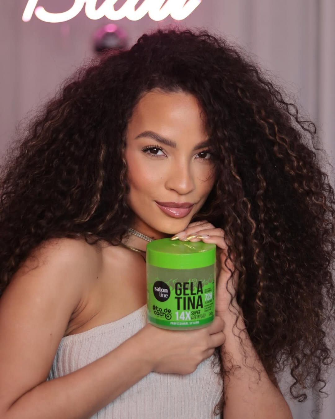 Hoje eu usei a gelatina 14x SUPER DEFINIÇÃO e fiquei me sentindo tão bonita que precisei fotografar. Olha essa mulher Brasil. 

 #LTKbrasil