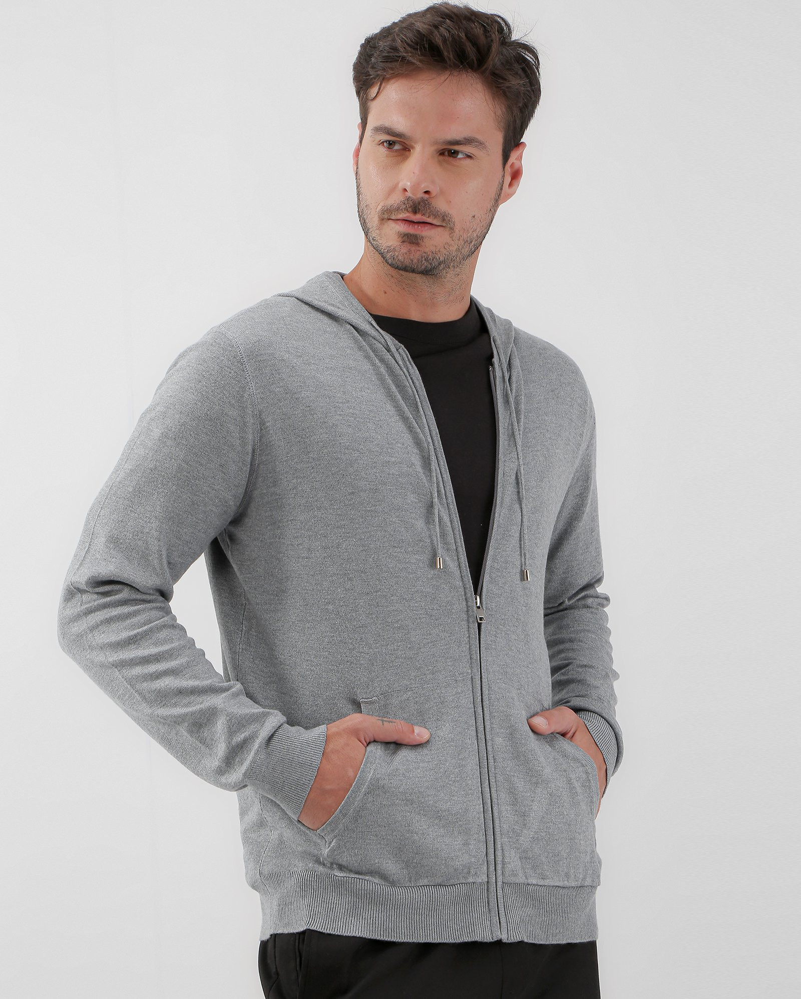 Blusa masculina de tricot com capuz cinza | Original by Riachuelo | Riachuelo (BR)