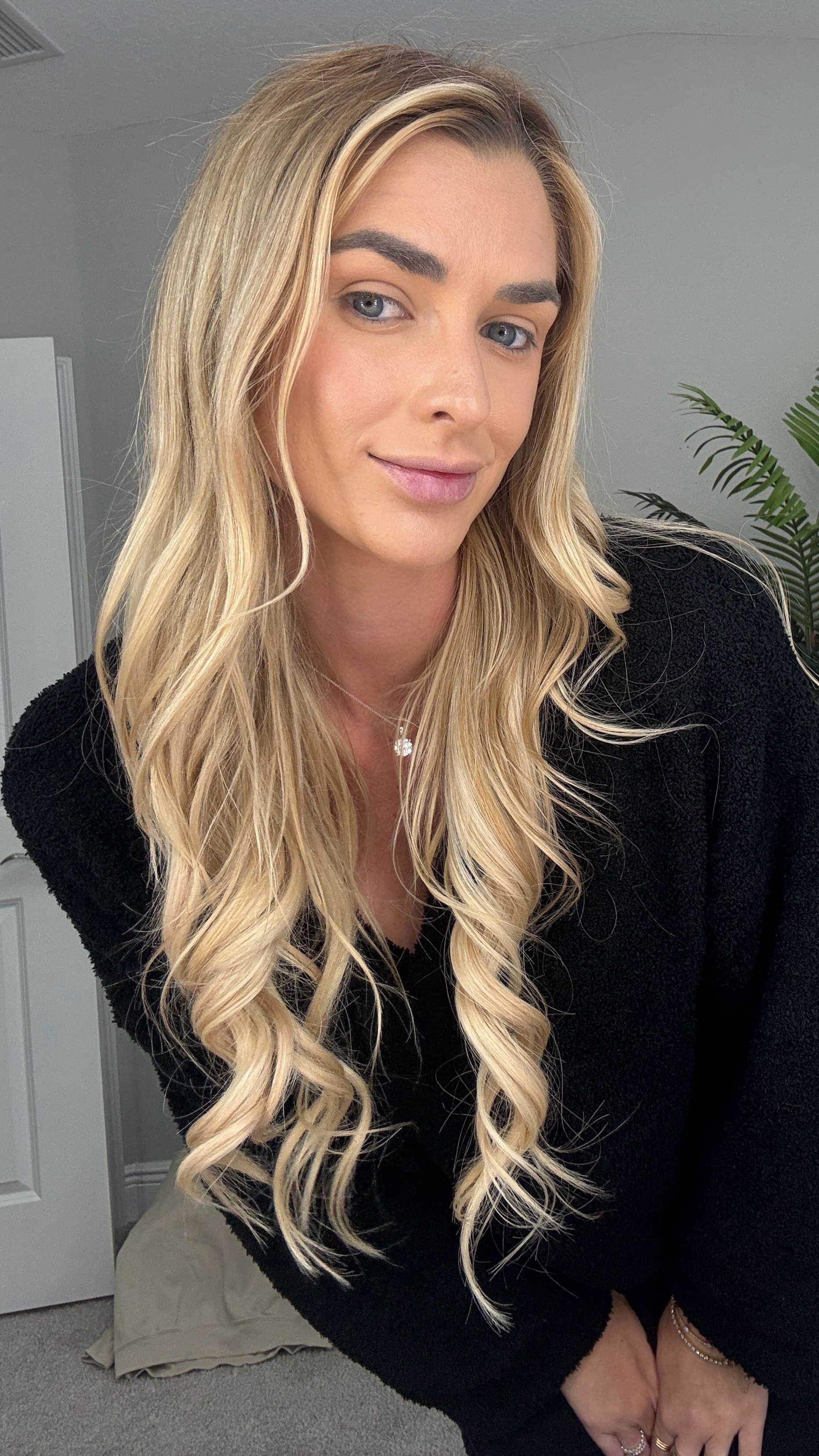 2 minute sun-kissed natural makeup🌅

Step 1: Apply Barrier Boost (Hydrates & preps skin)
Step 2: Select the best foundation brush for you (Airbrush Spatula Brush for light coverage. Complexion Reflection Brush for full coverage)
Step 3: Apply CC+Cream using foundation brush of your choice
Step 4: Apply Sun Blush for a sunkissed glow


#LTKBeauty #LTKFindsUnder100