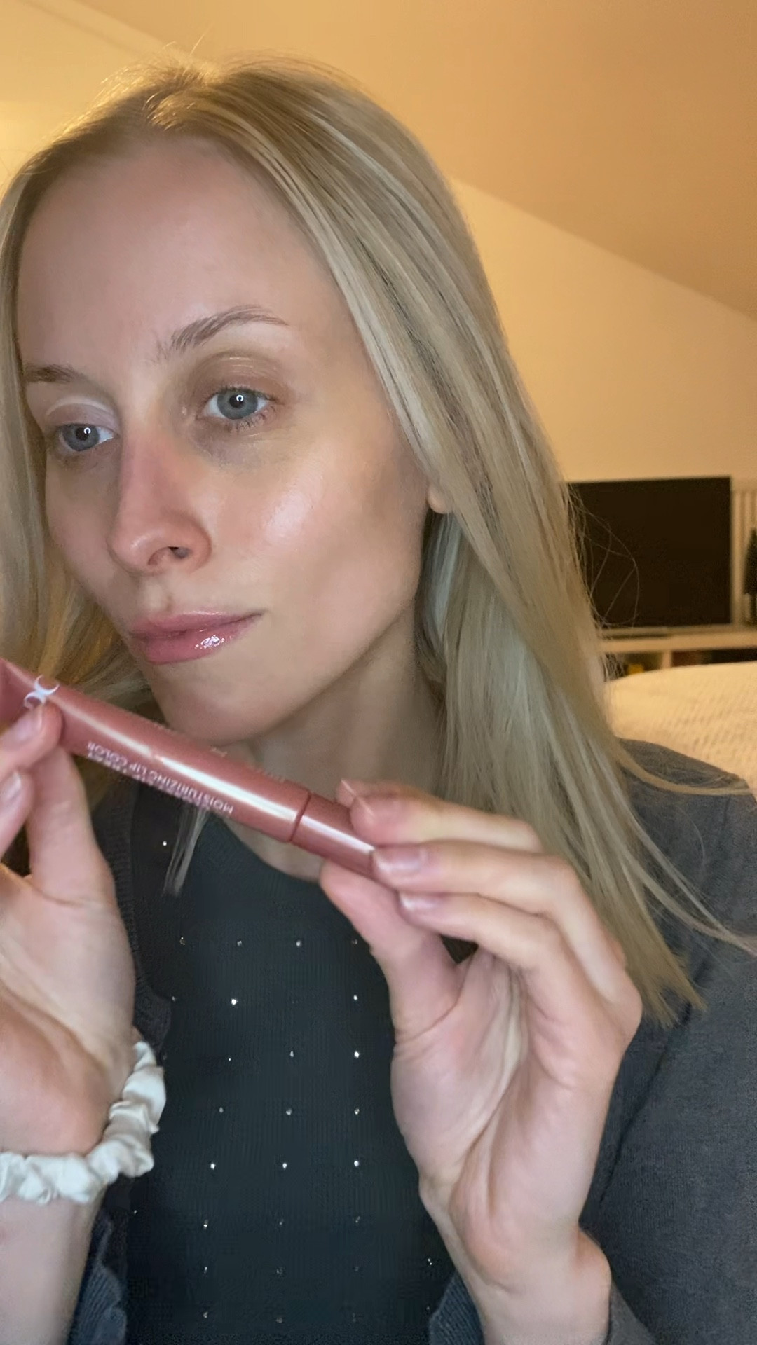 Der perfekte Liptint./ Lipgloss von Isadora 🎀 Hält den ganzen Tag ! 
#makeupmusthave #lipgloss #beautylips 

#LTKbeauty #LTKdeutschland