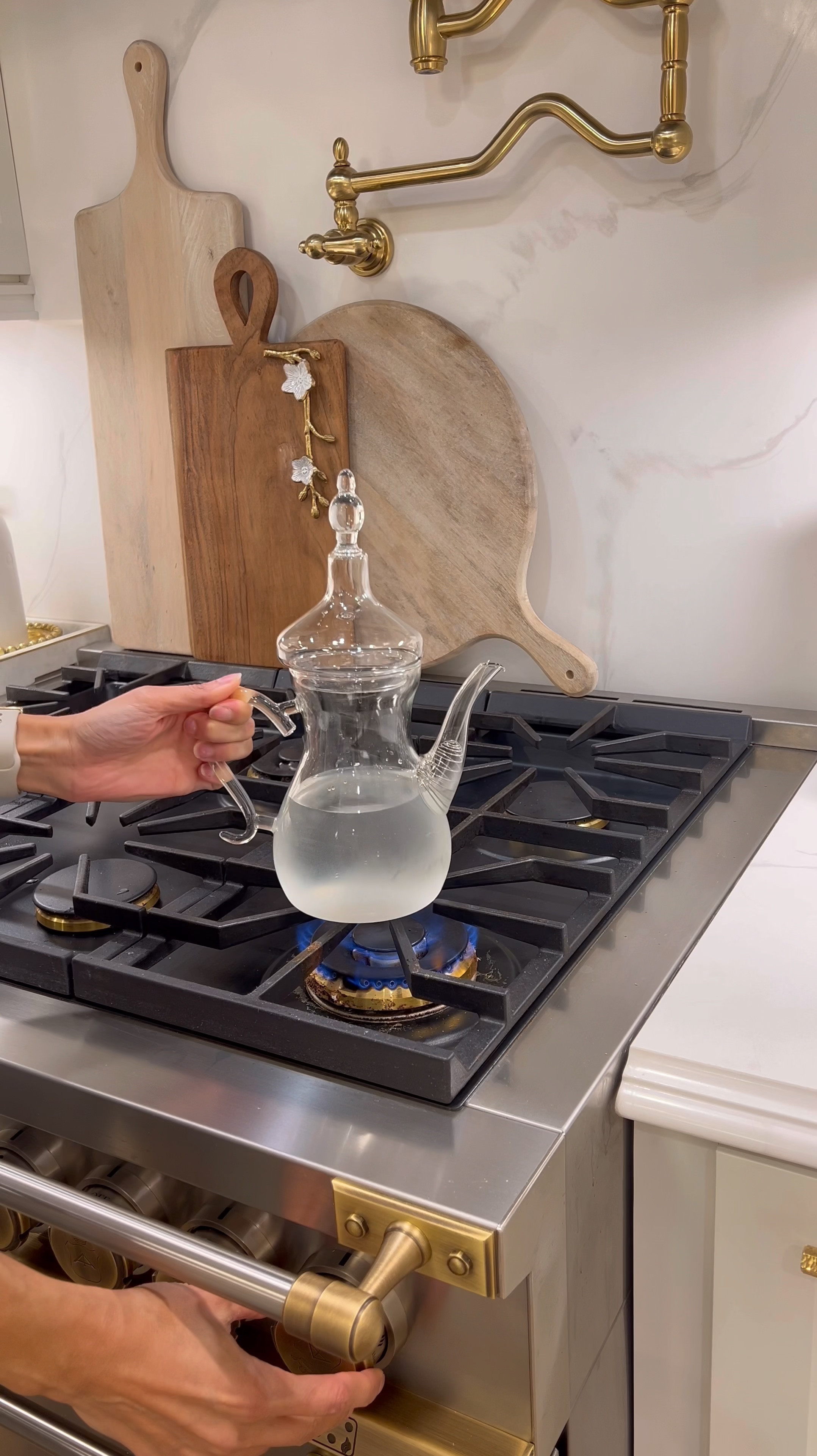 Love this borosilicate kettle with a filter for loose tea leaves! 

#LTKHome