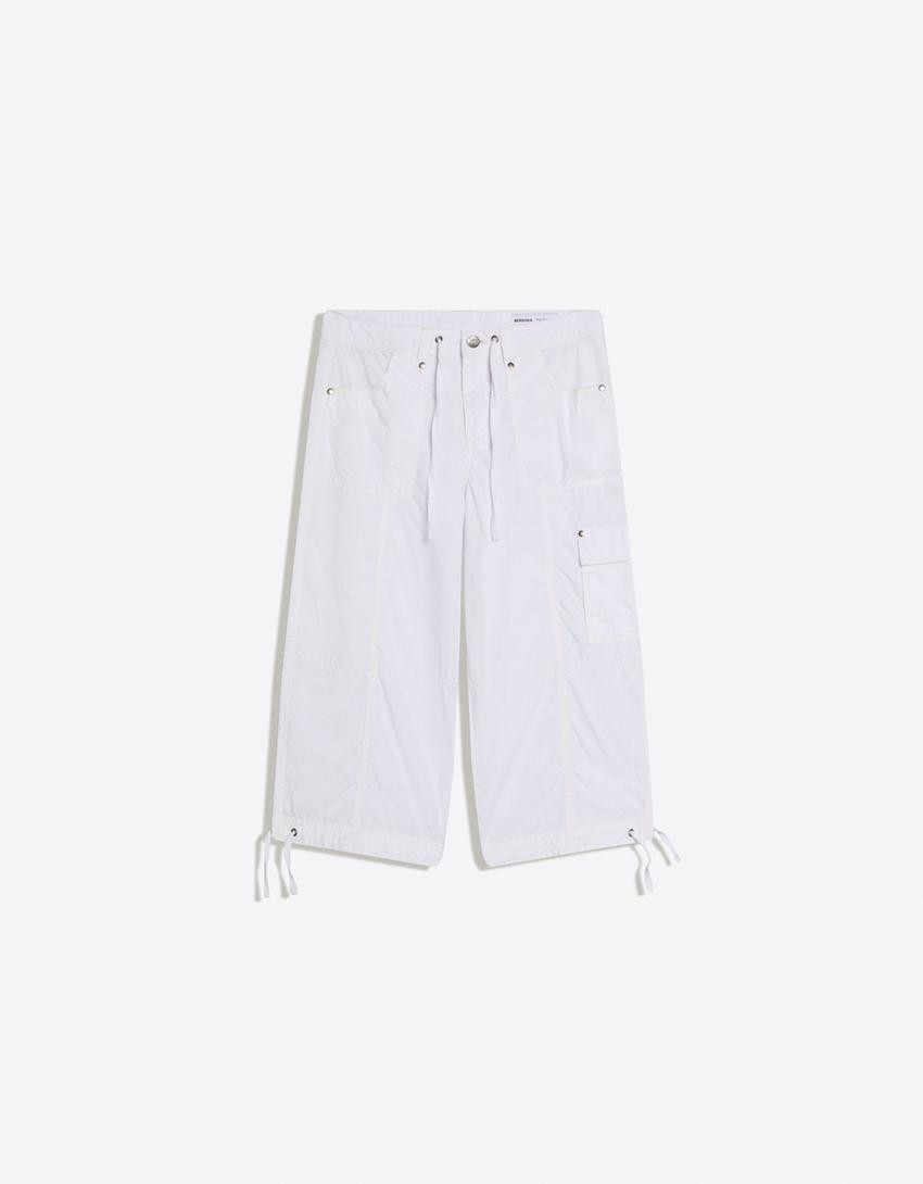 Capri trousers with pockets - BERSHKA LOVERS - Women | Bershka UK
