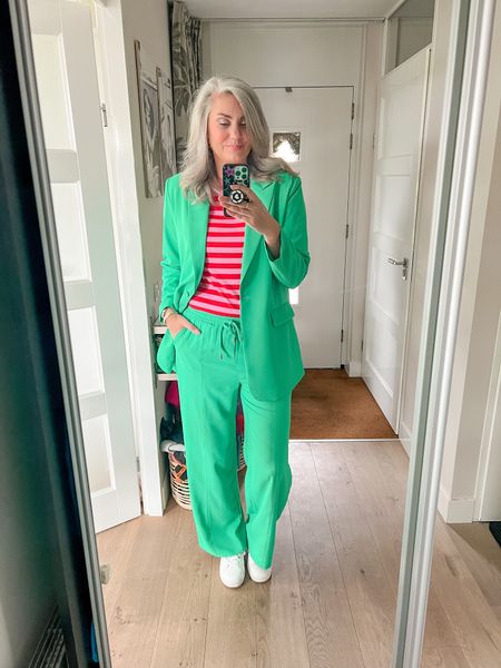 Outfits of the week

Green suit (old, Sisters Point) with a pink and red striped t-shirt and white sneakers. 

#LTKworkwear #LTKeurope #LTKstyletip