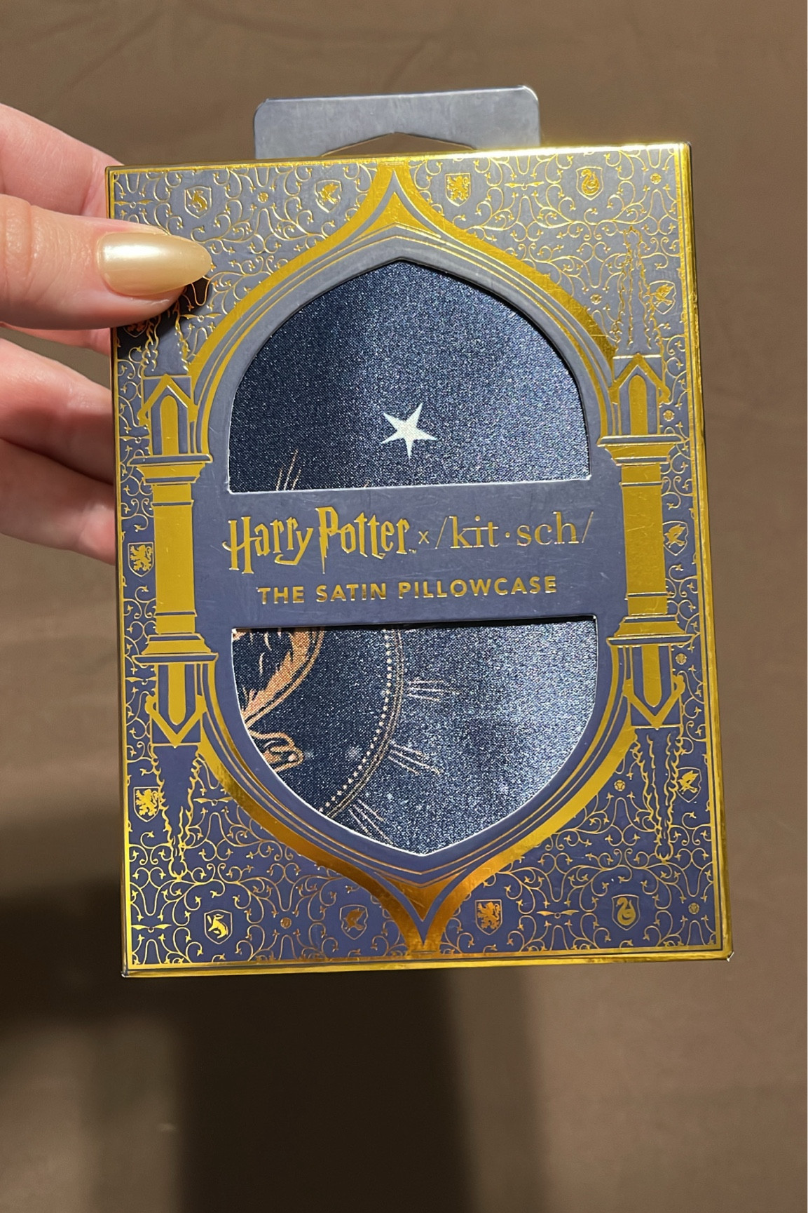 Bedding, silk pillowcase, home finds 

#LTKhome #LTKfindsunder50