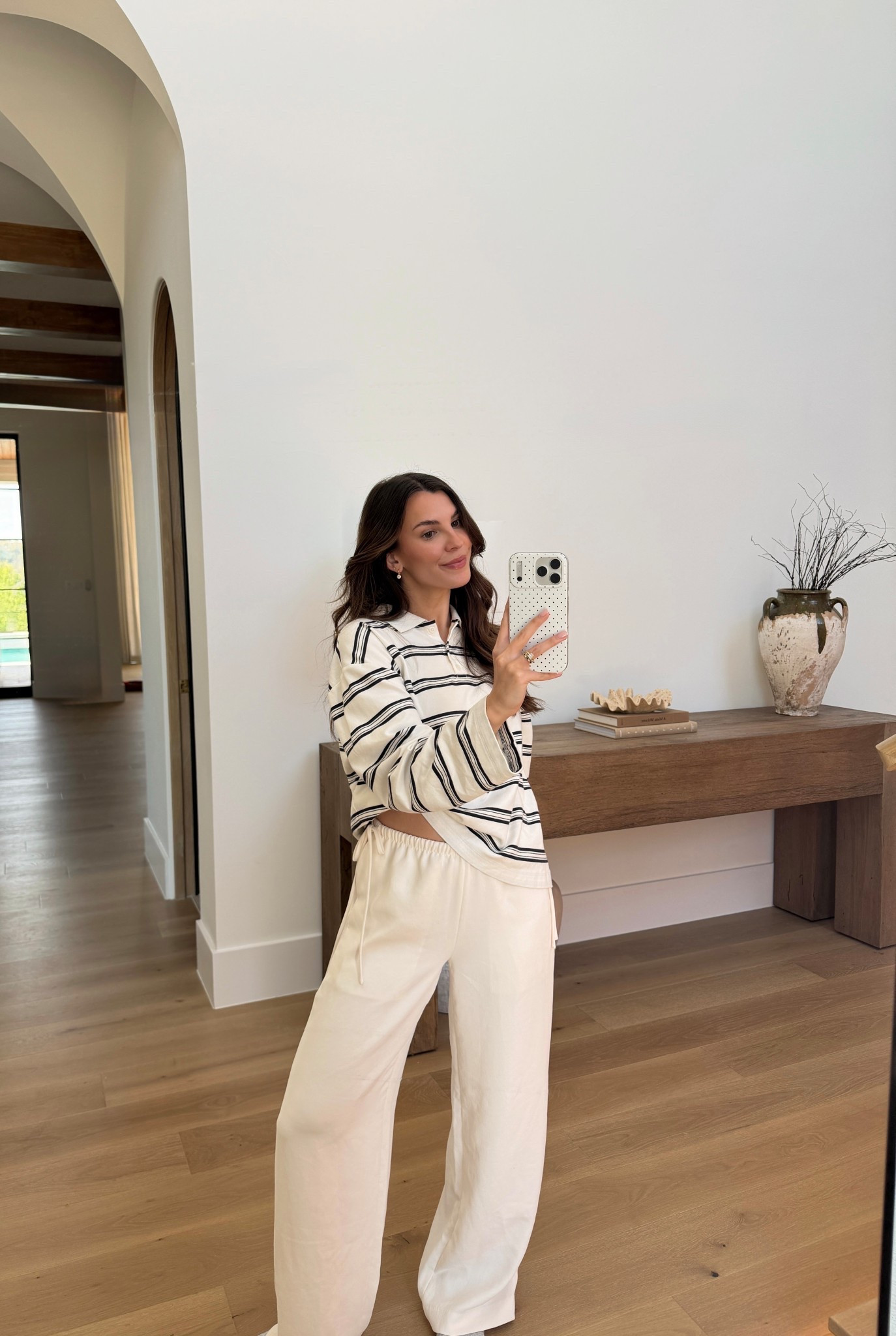 Outfit of the day! Wearing all aritzia — size M in the top + small in the pants! 


Casual spring outfit inspo, spring outfit, aritzia haul, causal outfit 