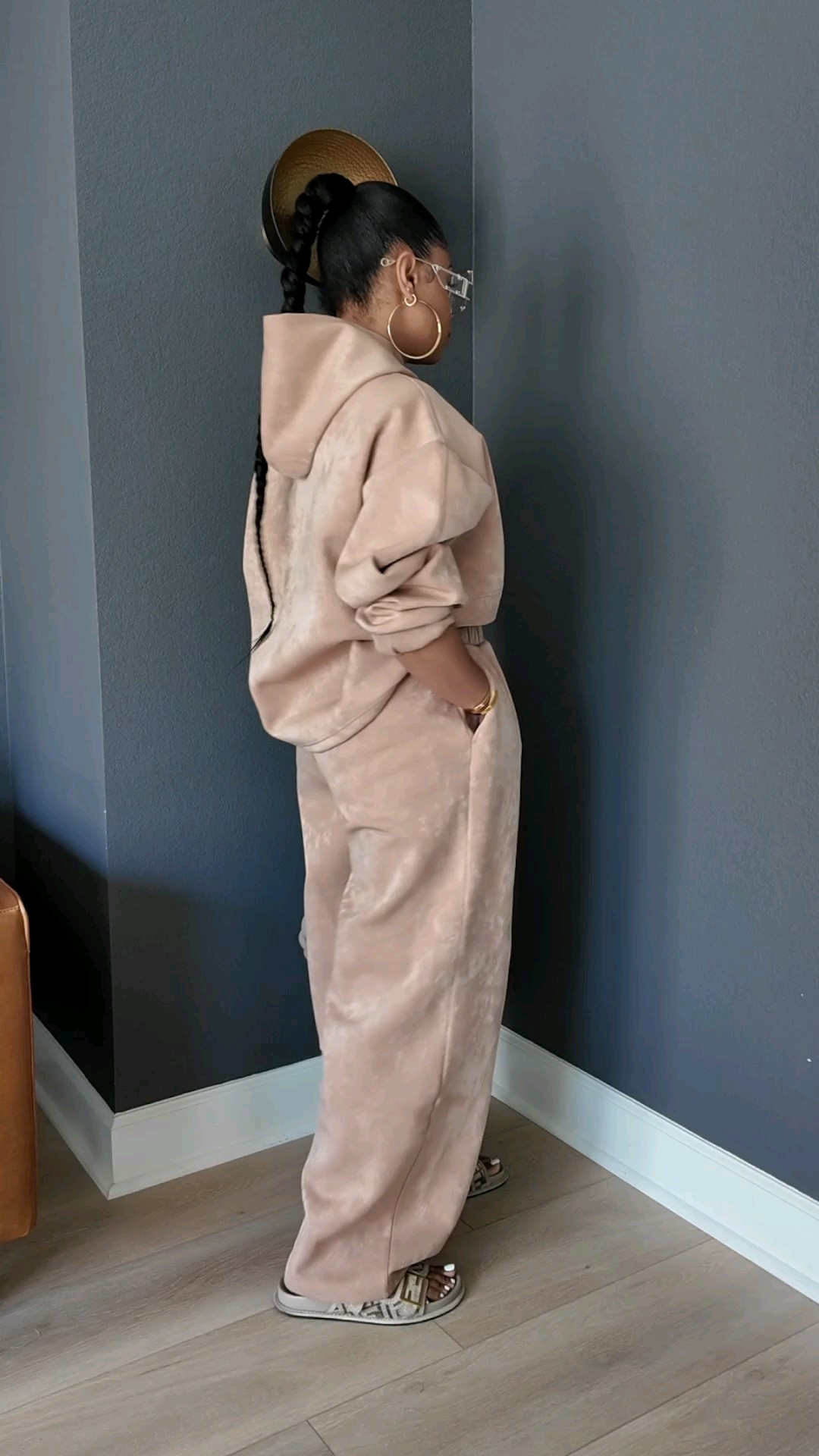 • Cozy & Comfy 🧸 fit is oversized. Wearing Sz small

