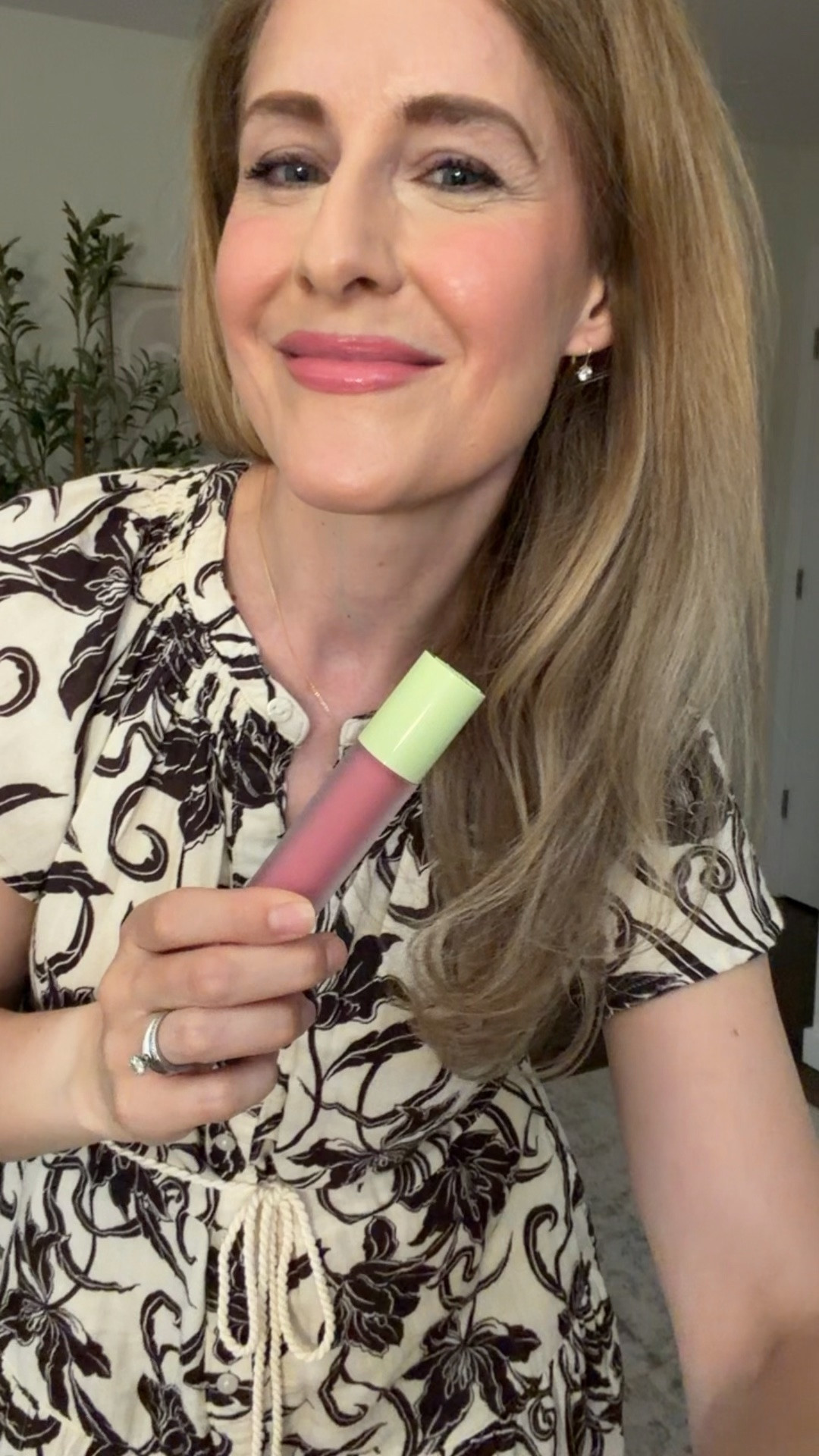 Pixi sent me their new LiquidGlow fluid cheek tint that can also be used on lips for an easy, cohesive look, this is the color Peony. The color is beautiful and easy to blend on cheeks for a radiant glow. #gifted #beauty