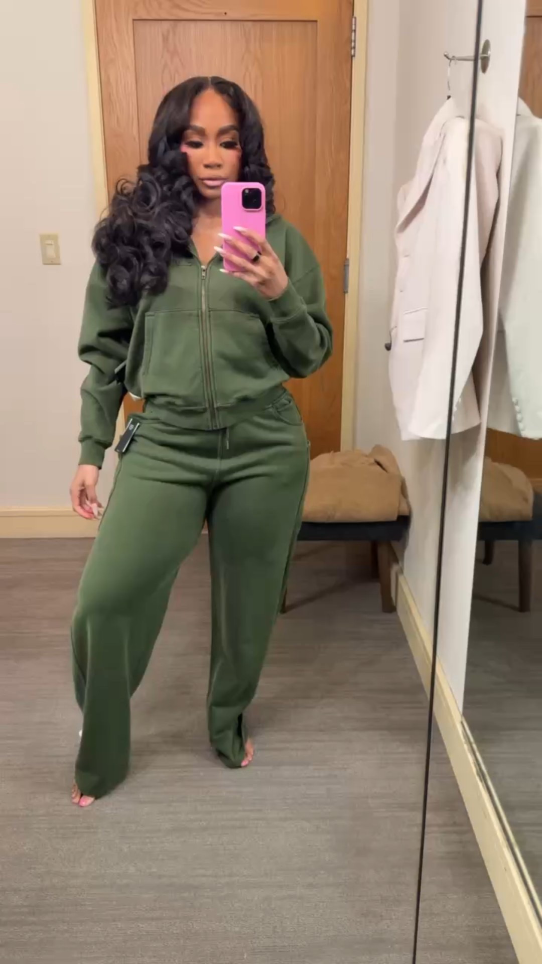 Zip up hoodie and sweatpant sweatsuit find! Comes in multiple colors. Super comfy!

#LTKootd #LTKMidsize