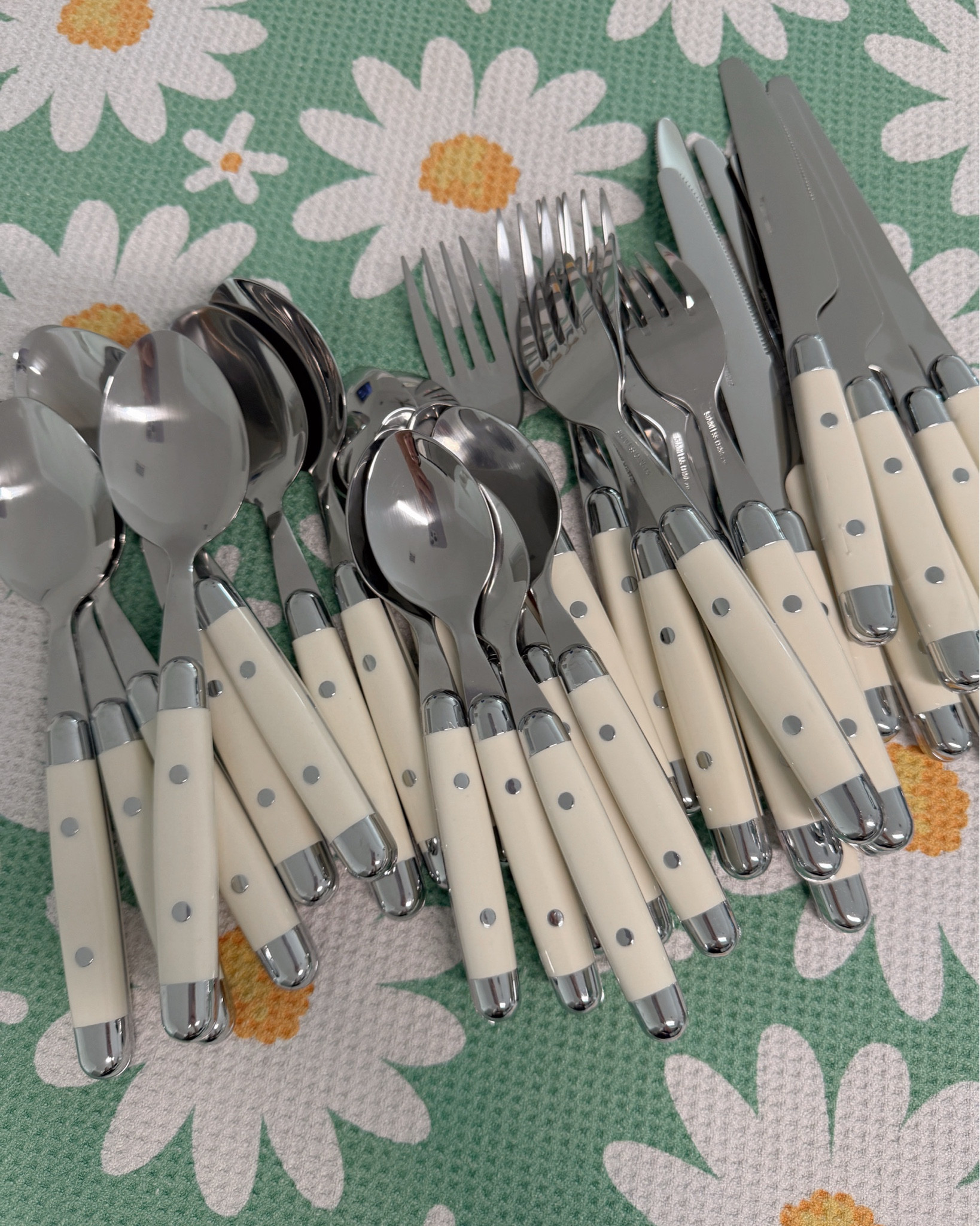 such a cute & affordable flatware set! Switching it up for spring from @anthropologie 

#LTKFindsUnder50 #LTKHome