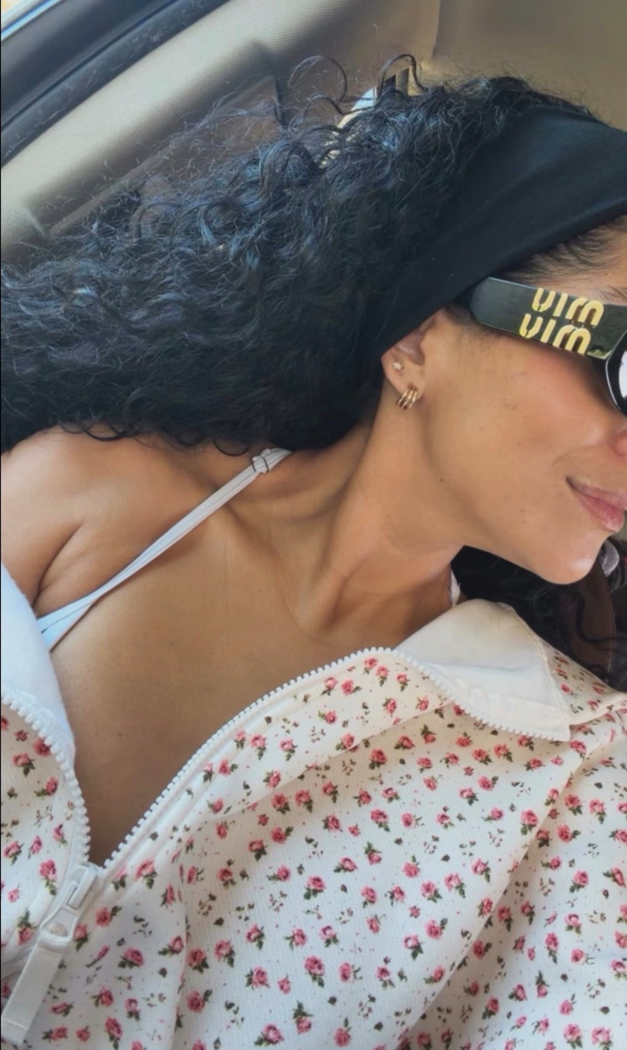 Throw it on and go… this one just works every time 🖤

#casualstyle #everydaylook #simplefits

#LTKdayinmylife #LTKstorytime #LTKootd