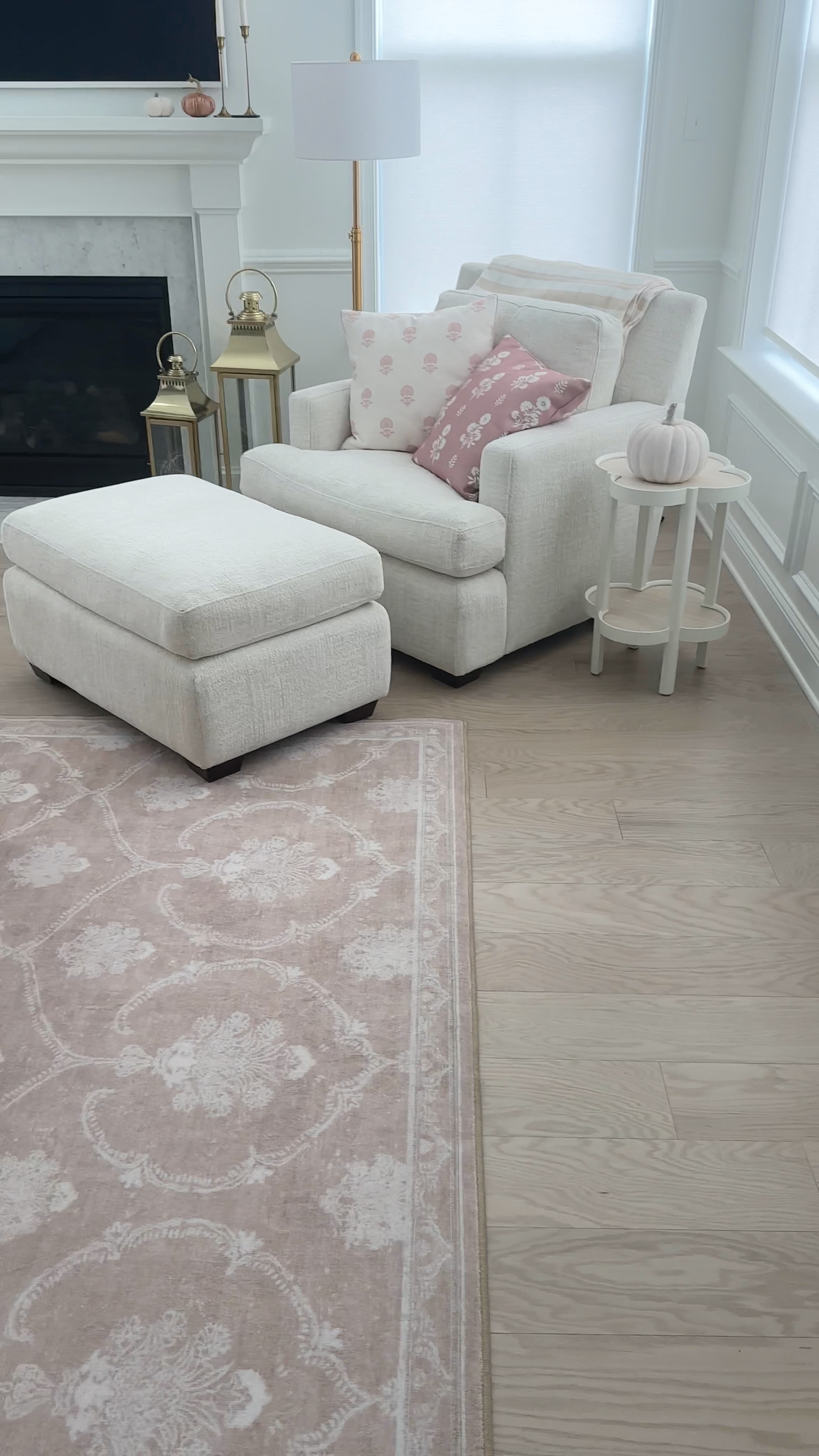 Living room decor, area rug, pillows

#LTKSeasonal #LTKSaleAlert #LTKHome