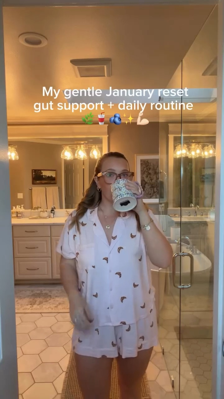 I’m skipping drastic resets this year and focusing on gut support + daily habits that actually feel sustainable. 

I’ve been using my Juice Plus+ essentials to support that foundation the Super-Biome Probiotic + Prebiotic for fiber support, the Superfood Powder to make fruits & veggies easy, and Complete shakes for busy days.

Nothing extreme. Just supporting my body from the inside out 🌱✨💖