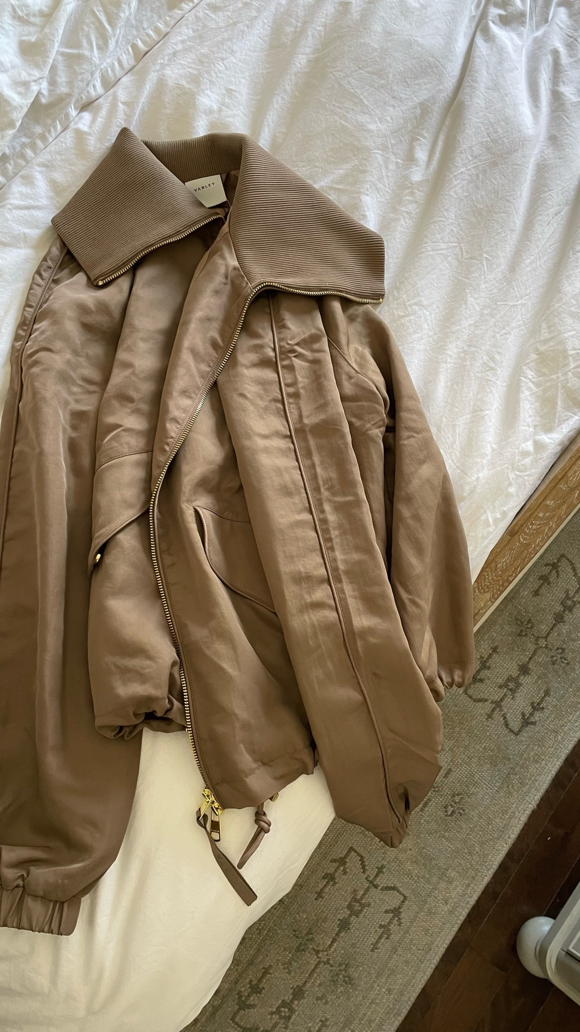 Pretty spring jacket in the loveliest taupe-brown hue. Love that you can dress it up or due . True to size 