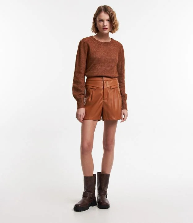 Short Curto em PUcom Recortes e Bolsos Marrom Caramelo | Renner (BR)