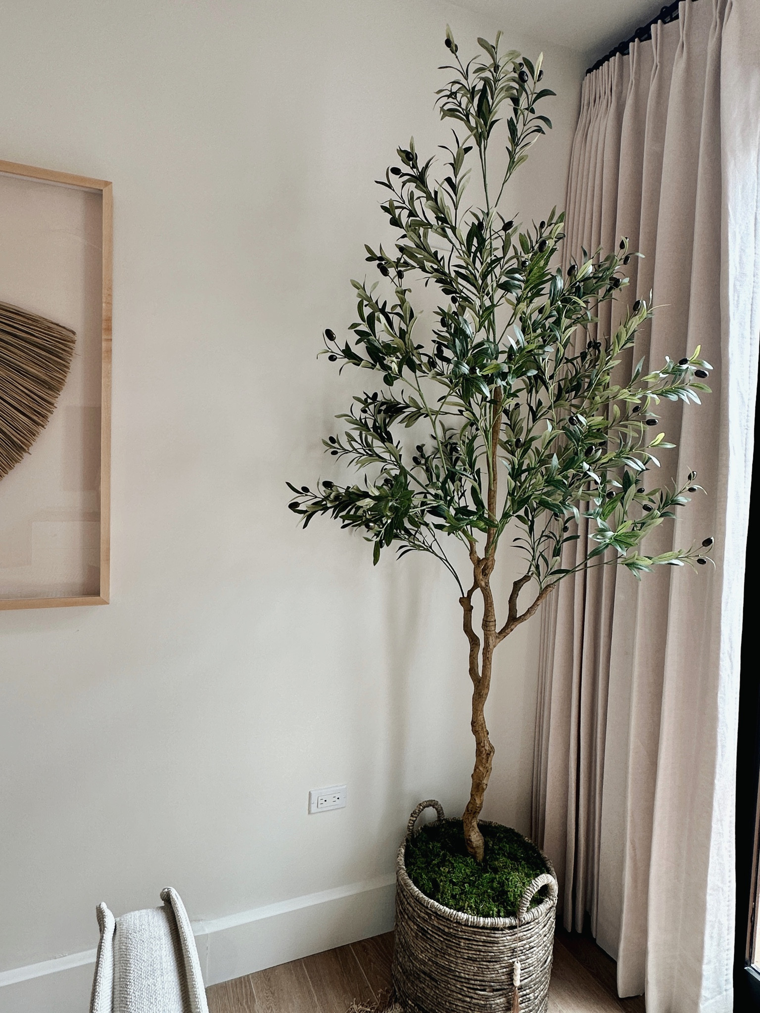 Faux olive tree details 