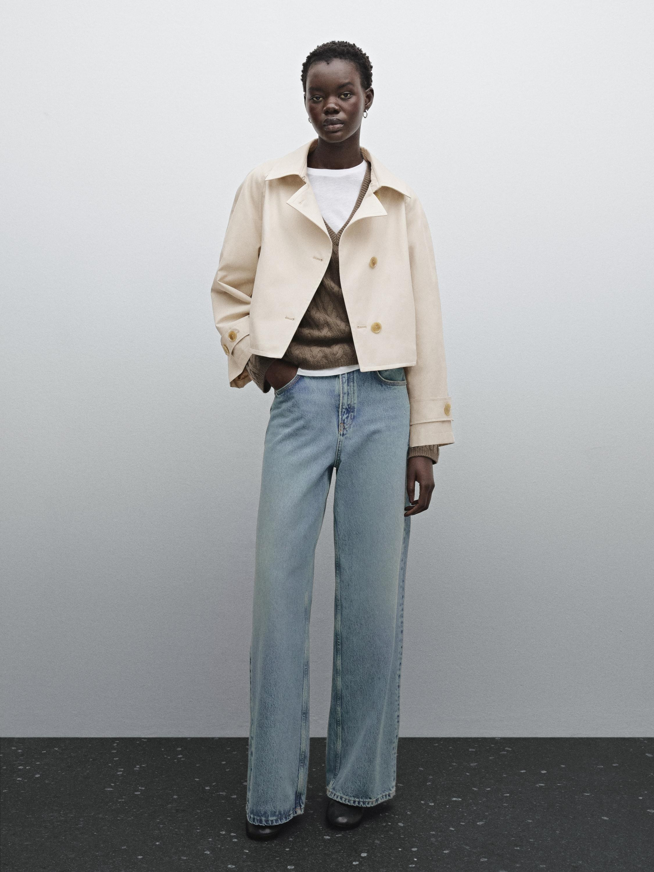 Short trench coat made of a cotton blend fabric. Notched lapel collar with buttonhole. Cuffs with... | Massimo Dutti US