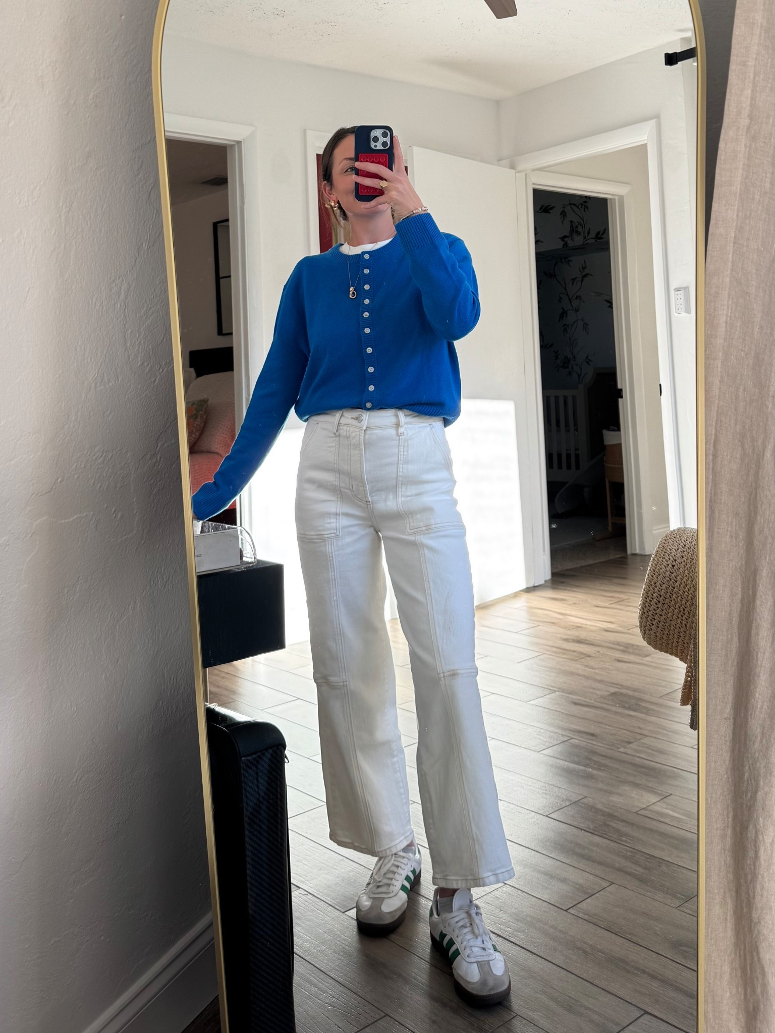 Love this staple cashmere cardigan! 💙💙