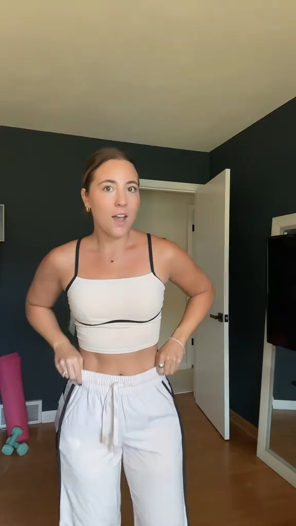 Cute workout/activewear clothes from target! 


Cute workout set, cute workout clothes, cute activewear, activewear sets, target style, target finds 

#LTKFitness #LTKFindsUnder50 #LTKFindsUnder100