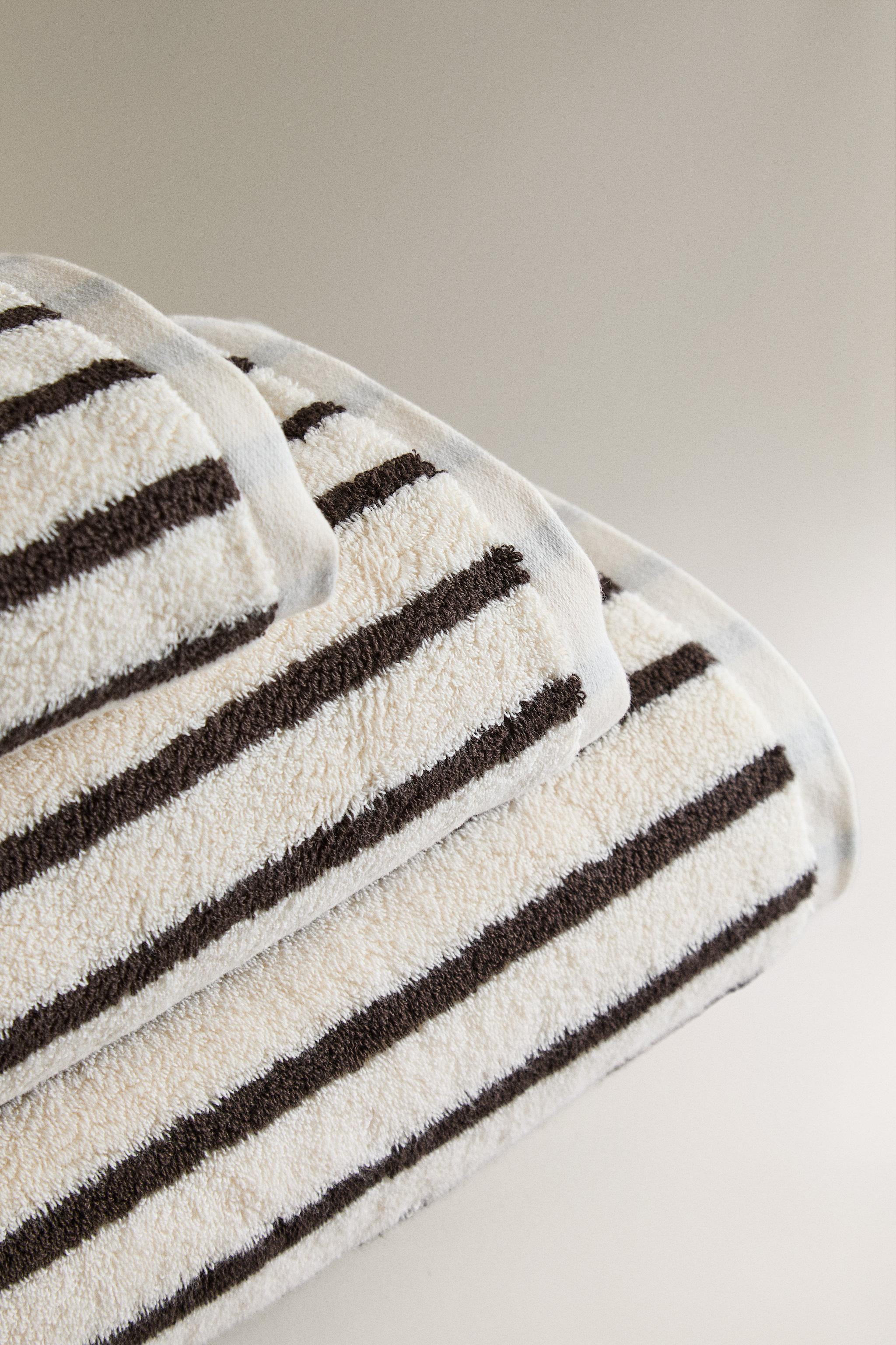 BATH TOWEL WITH COLORED STRIPES | Zara US