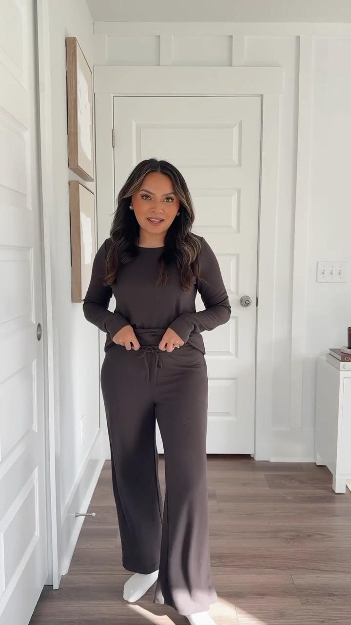 50% off through 10/30 

Brown waffle pj top size XS TTS
Brown waffle pj pants size XS petite TTS 
White ruffle socks 

Christmas pajamas 
Gap pajamas 
Family pajamas 
Holiday pajamas 
Holiday outfits 

Honey Sweet Petite 
Honeysweetpetite

#LTKStyleTip #LTKHoliday #LTKSaleAlert