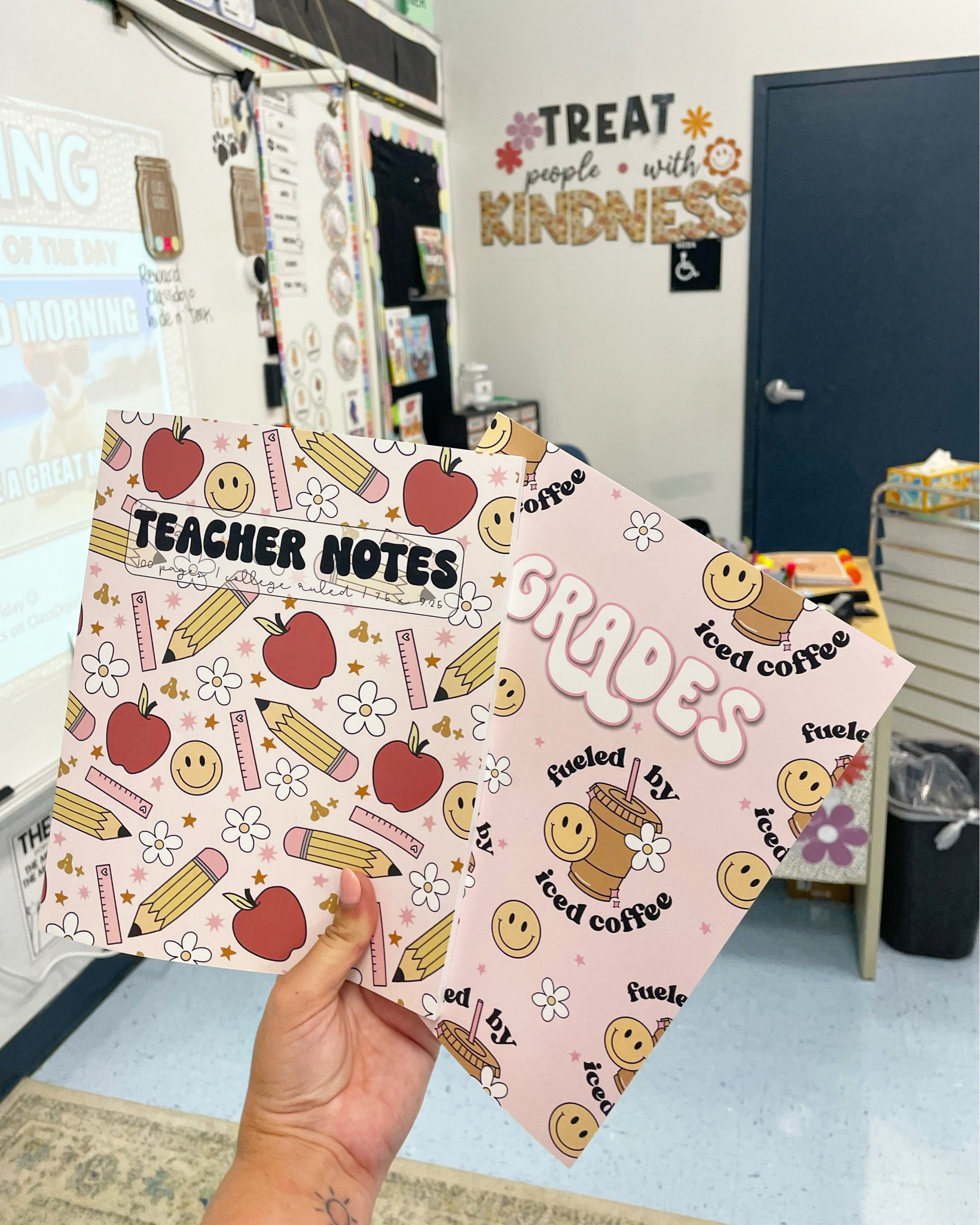 Teacher grade book and teacher notebook! #teacher #organization #classroomorganizing 