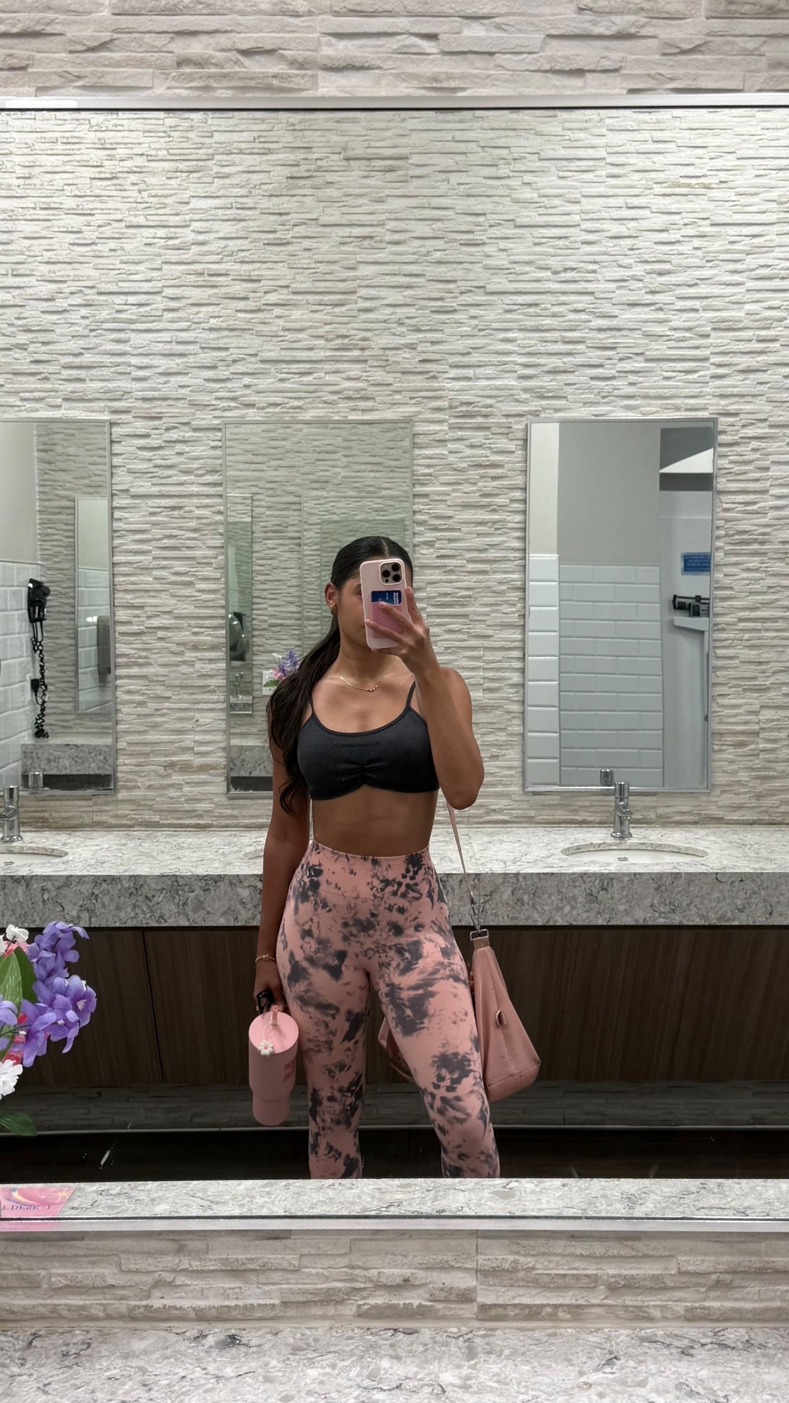 Leggings in size small
References
Weight: 120lbs
Height: 5’5

#LTKWorkwear #LTKActive #LTKBump