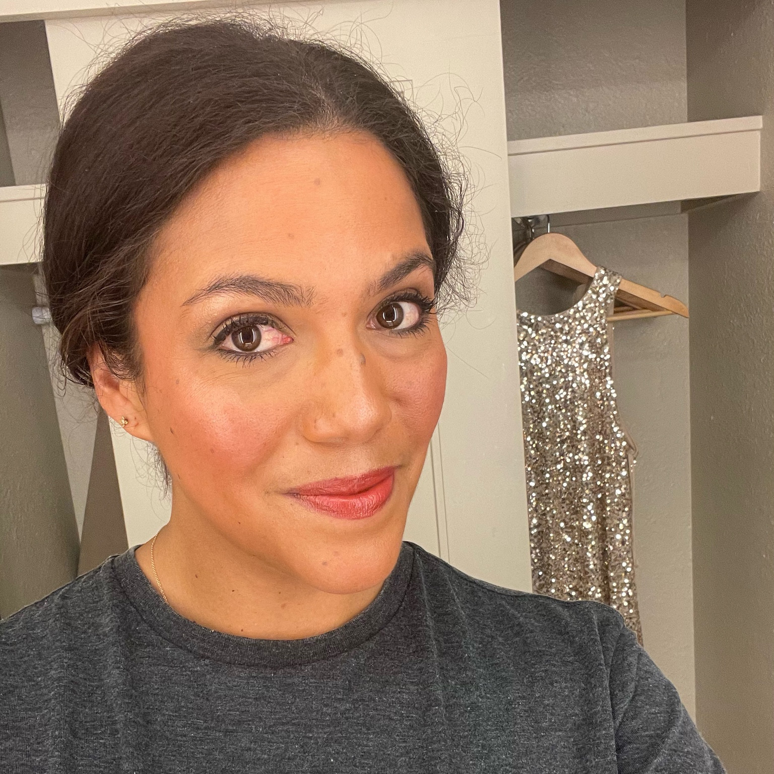 DIY bridesmaid makeup! Did a smokey and shimmery eye with a subtle winged liner. Wearing the #3 lip gloss from the amazon pack I linked!