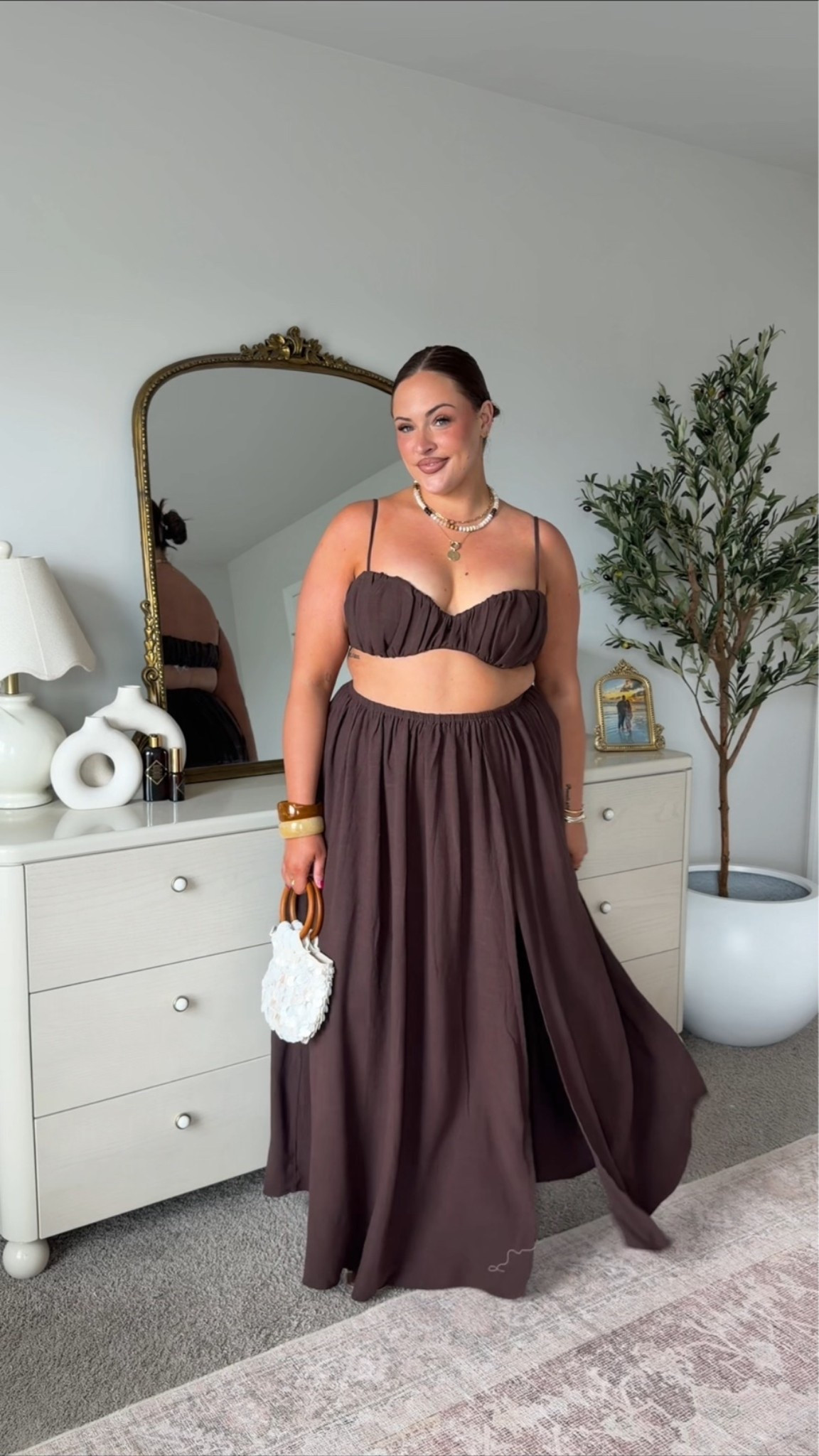 Wearing a large skirt & xl top. Skirt runs huge so size down!