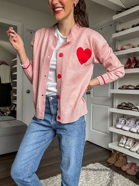 Valentine’s Day sweater from Amazon 🥰

Heart sweater // red and pink cardigan // Valentine’s Day outfit // Amazon fashion find 

#LTKfindsunder50 #LTKSeasonal #LTKstyletip