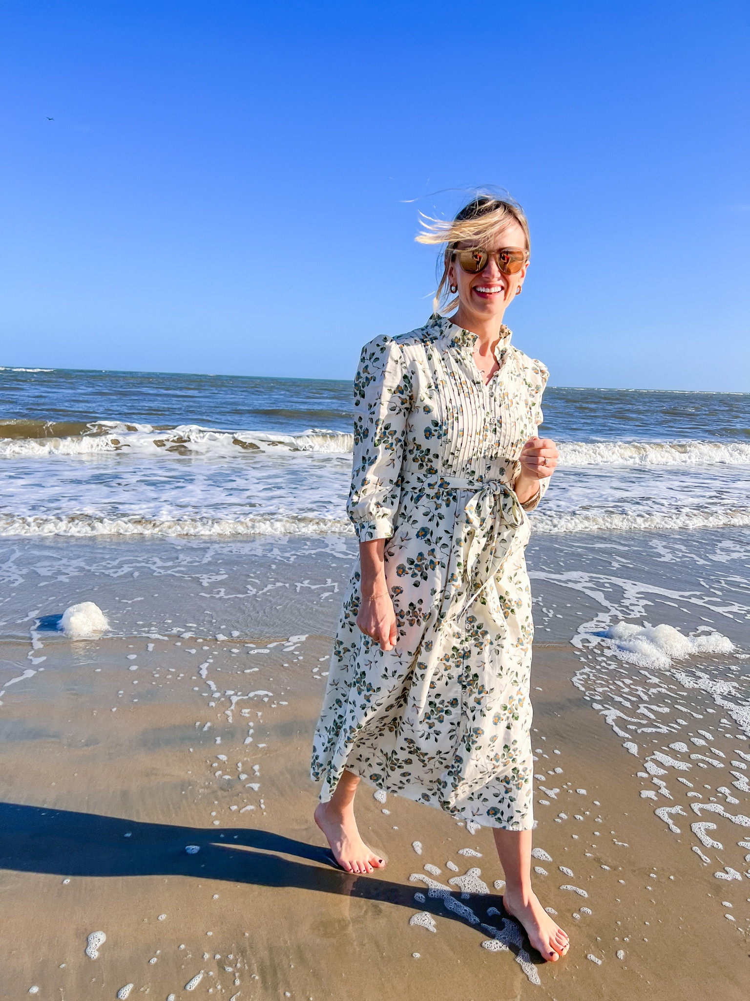 Gorgeous day dress and my favorite sunglasses! Wearing an xs in the dress. 