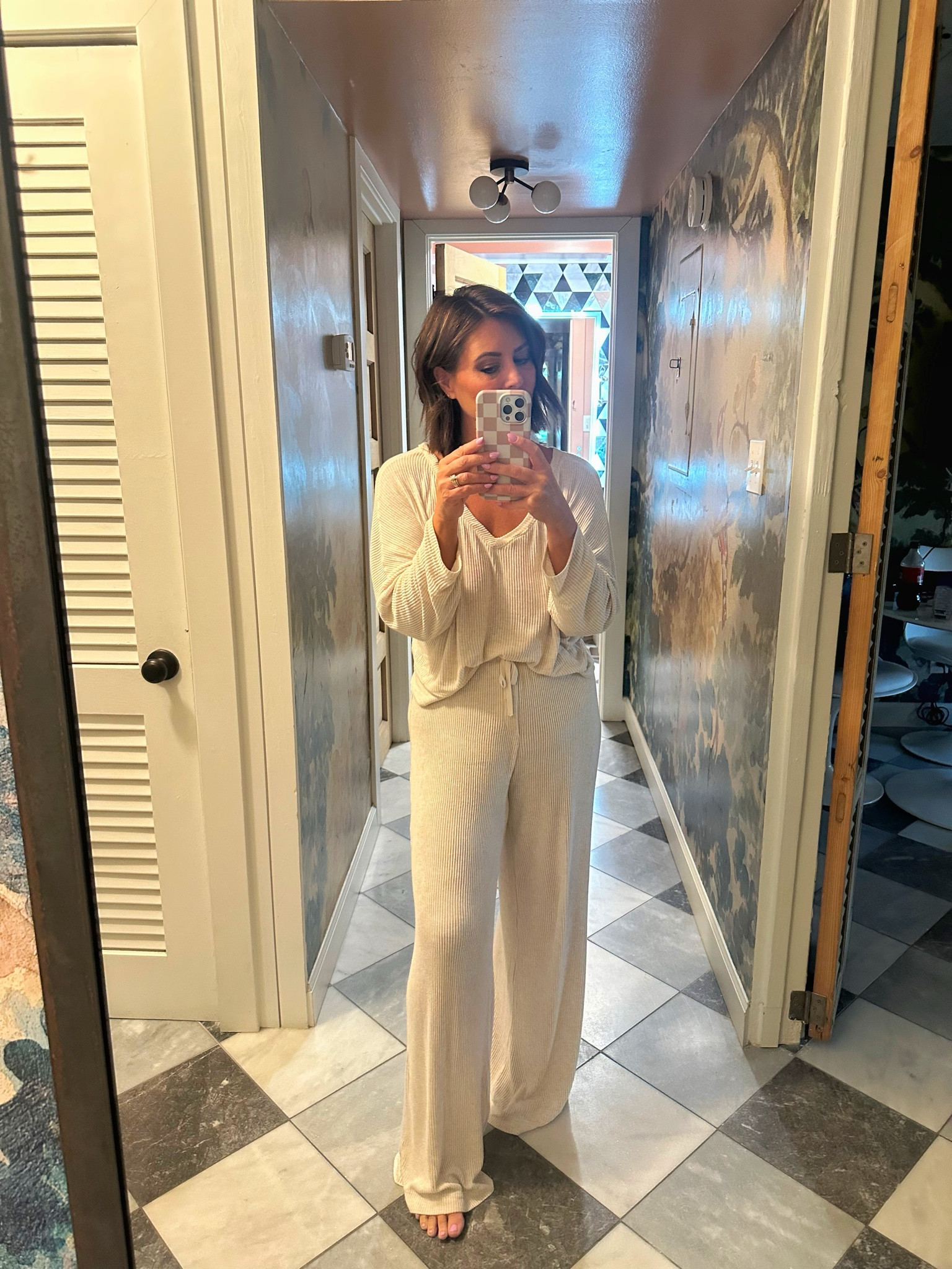 My favorite cozy lounge set from #target ❤️


#LTKTravel #LTKFindsUnder50