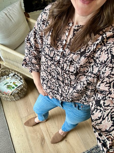 This blouse paired with cute mules and favorite high rise jeans will always be an easy outfit  

#LTKfindsunder50 #LTKfindsunder100 #LTKsalealert