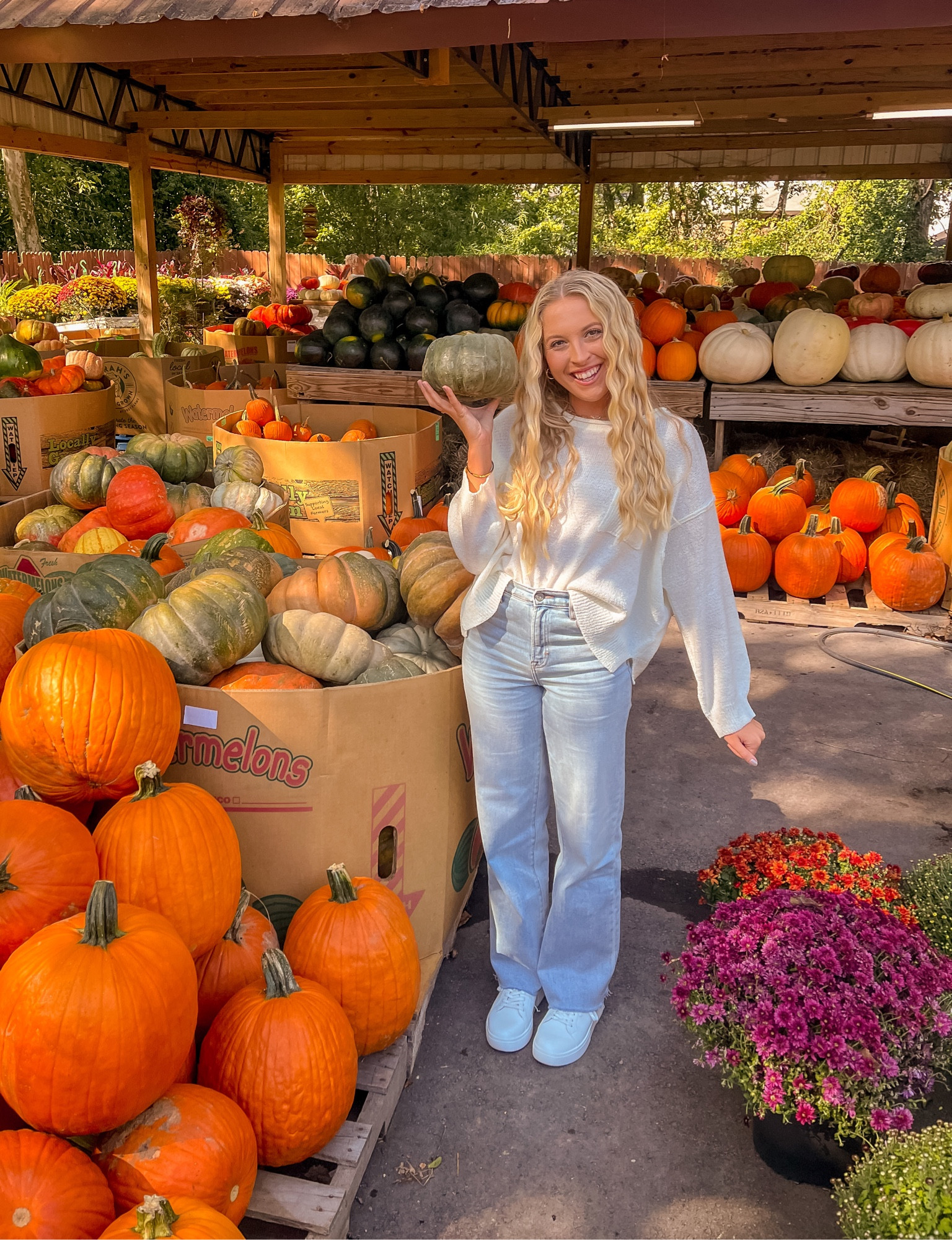 pumpkin patch fit🎃🧡 wearing a Small in the sweater🫶🏼

#LTKSeasonal #LTKHalloween #LTKfindsunder100
