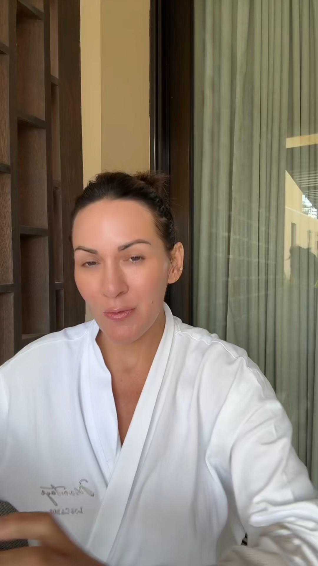 Beach mode: activated ☀️🌴

Kept it super minimal—just bronzer, SPF, and good vibes.
Because sun-kissed > full face any day.

#GRWM #BeachDayVibes #BronzedAndProtected #BeachLook #MinimalMakeup #SPFAlways #VacationMode #CaboVibes #makeupover40 