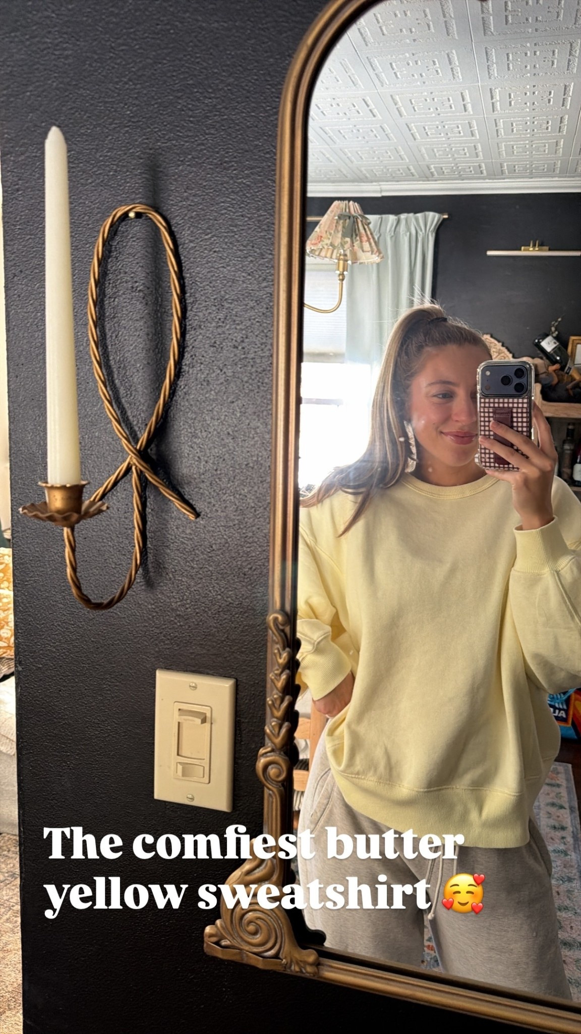 The comfiest butter yellow sweatshirt 🥰