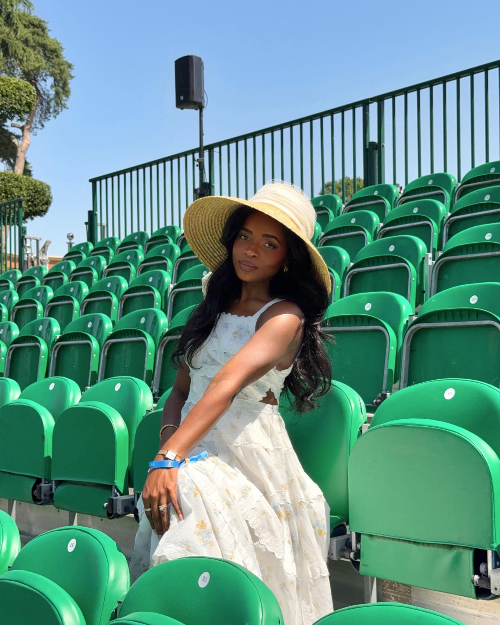 clearly enjoying the tennis this season 🎾🩵🕊️ @needleandthreadlondon @theboodlestennis @audiukpress 

#boodlestennis #wimbledon #summerinlondon #blackgirlluxury #occasiondress