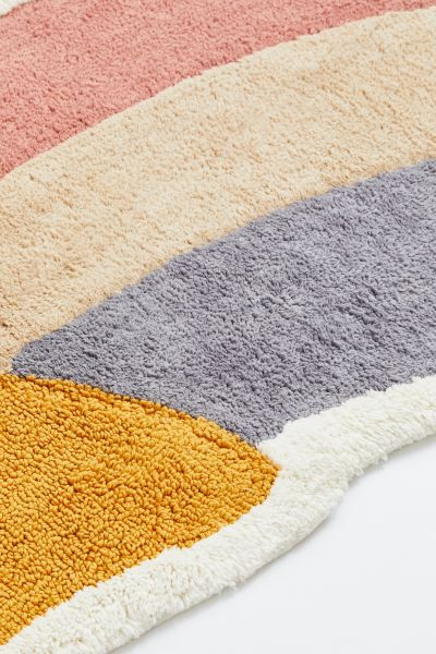 Tufted Star Rug | H&M (US + CA)