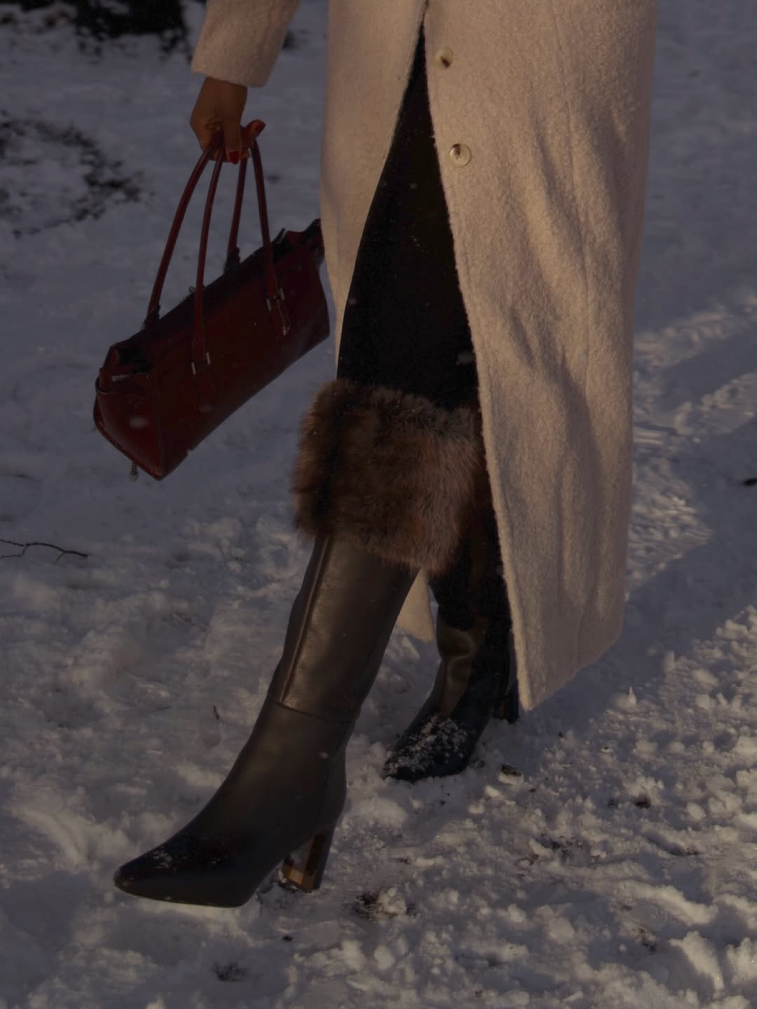 These faux fur trim boots are selling fast! They’re the perfect winter shoes - so chic and trendy! Linking these sam edelman knee high boots below but be sure to shop before they sell out! … For more links to christmas tree decor, vanity finds, hostess gifts, winter outfit ideas, follow me on LTK! ✨


#LTKootd #LTKgrwm #LTKHoliday