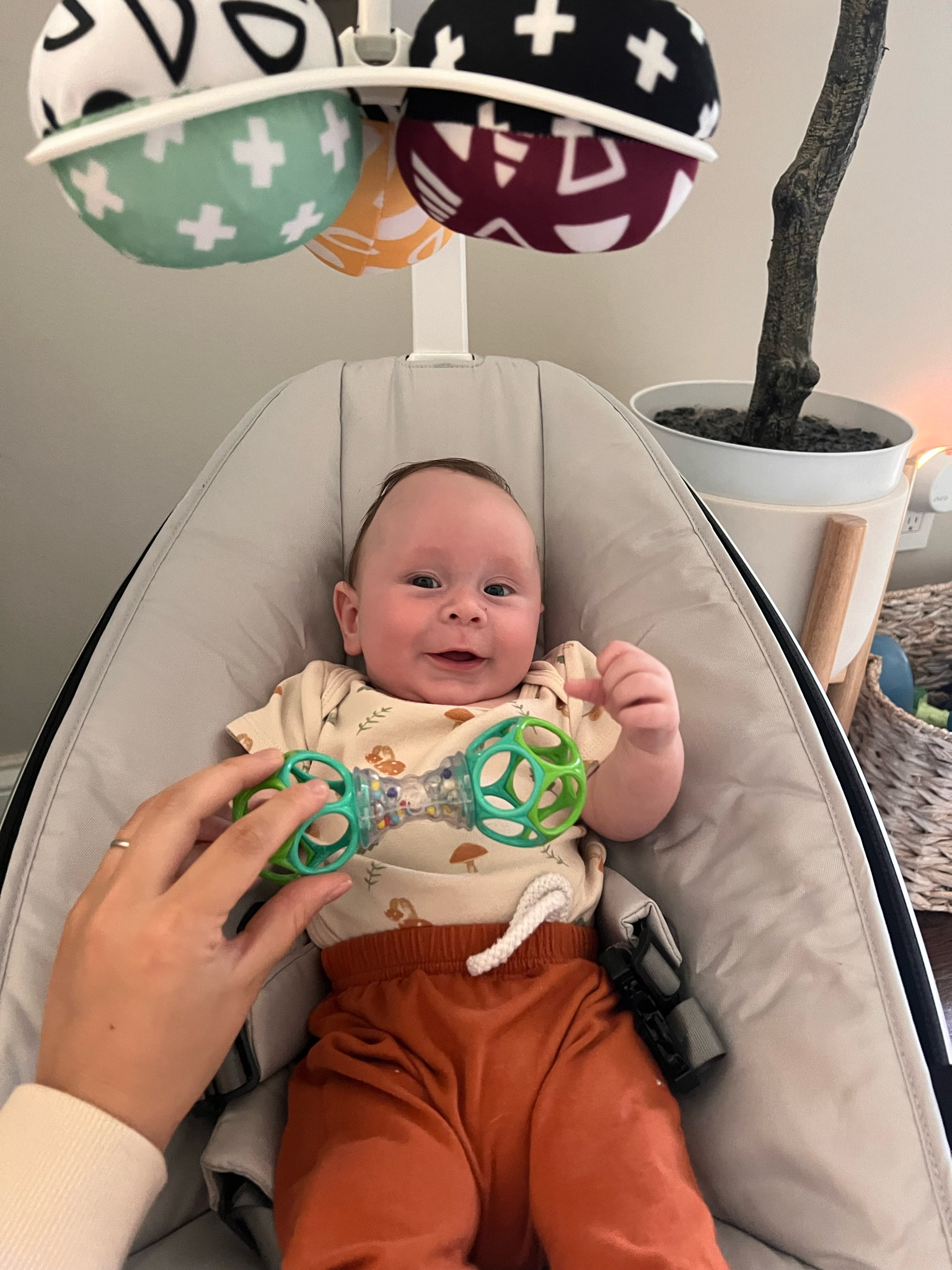 We officially have a three month old and he is curious about everything! Some of these toys have really helped with his fine motor skills and are encouraging him to open his hands, grab on, and explore! It’s so sweet to see how excited he gets when he reaches for a new object and can make contact! 
#babytoys #infanttoys #babydevelopment #infantdevelopment #finemotorskills