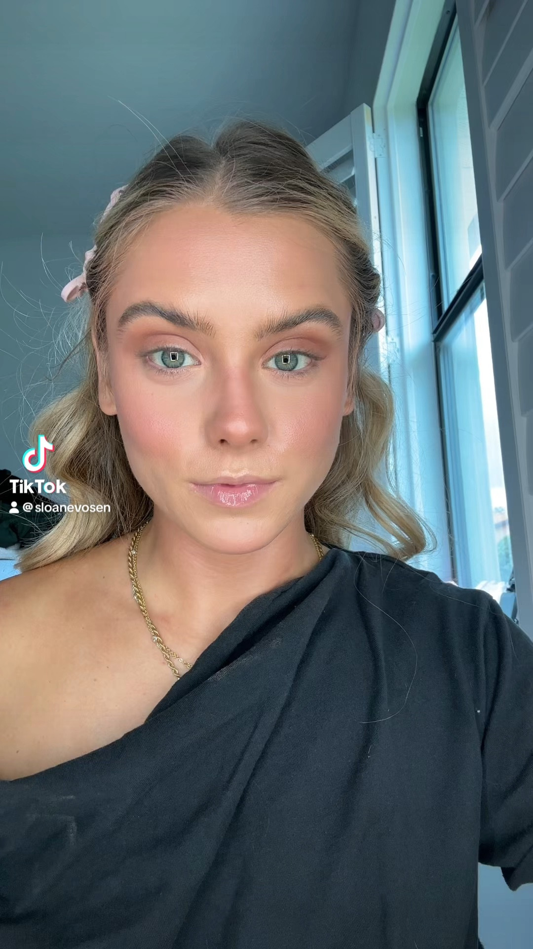 my favorite highlight from @Benefit Cosmetics and for a good reason she SHINES. also the pink tones are perfection!! 💓✨💖

#benefitcosmetics #highlighter #powderhighlight #makeup #beauty #blushaholic #tiktokshop #ttsacl #tiktokshopmakeup #starbeauty #makeuphacks #makeuptips #highlight #makeuphighlighter #makeuphighlight #ticklehighlighter #benefitcosmeticshighlighters #glowymakeup #glittermakeup 

#LTKBeauty #LTKVideo #LTKFindsUnder50