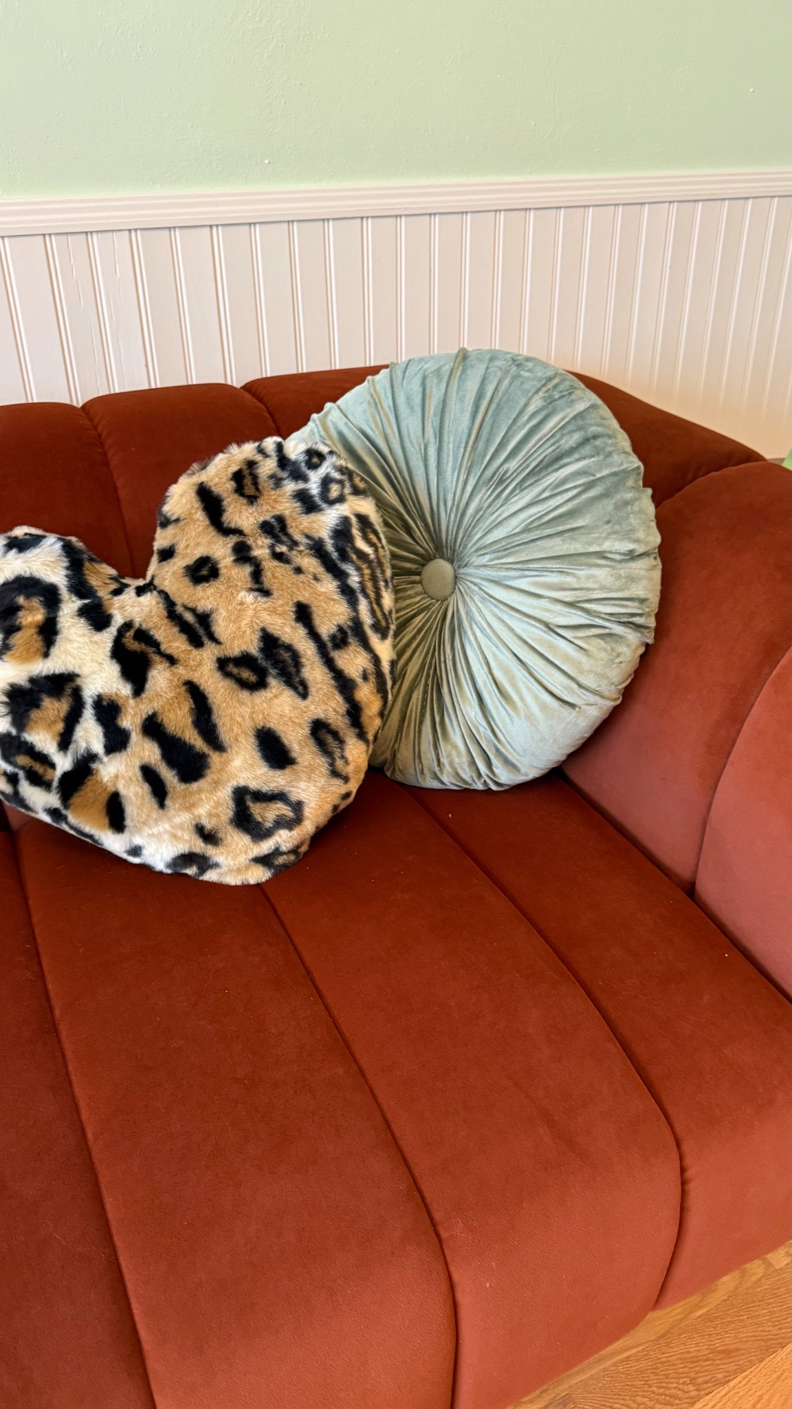 Retro orange rust couch 


#LTKSeasonal #LTKHoliday #LTKHome