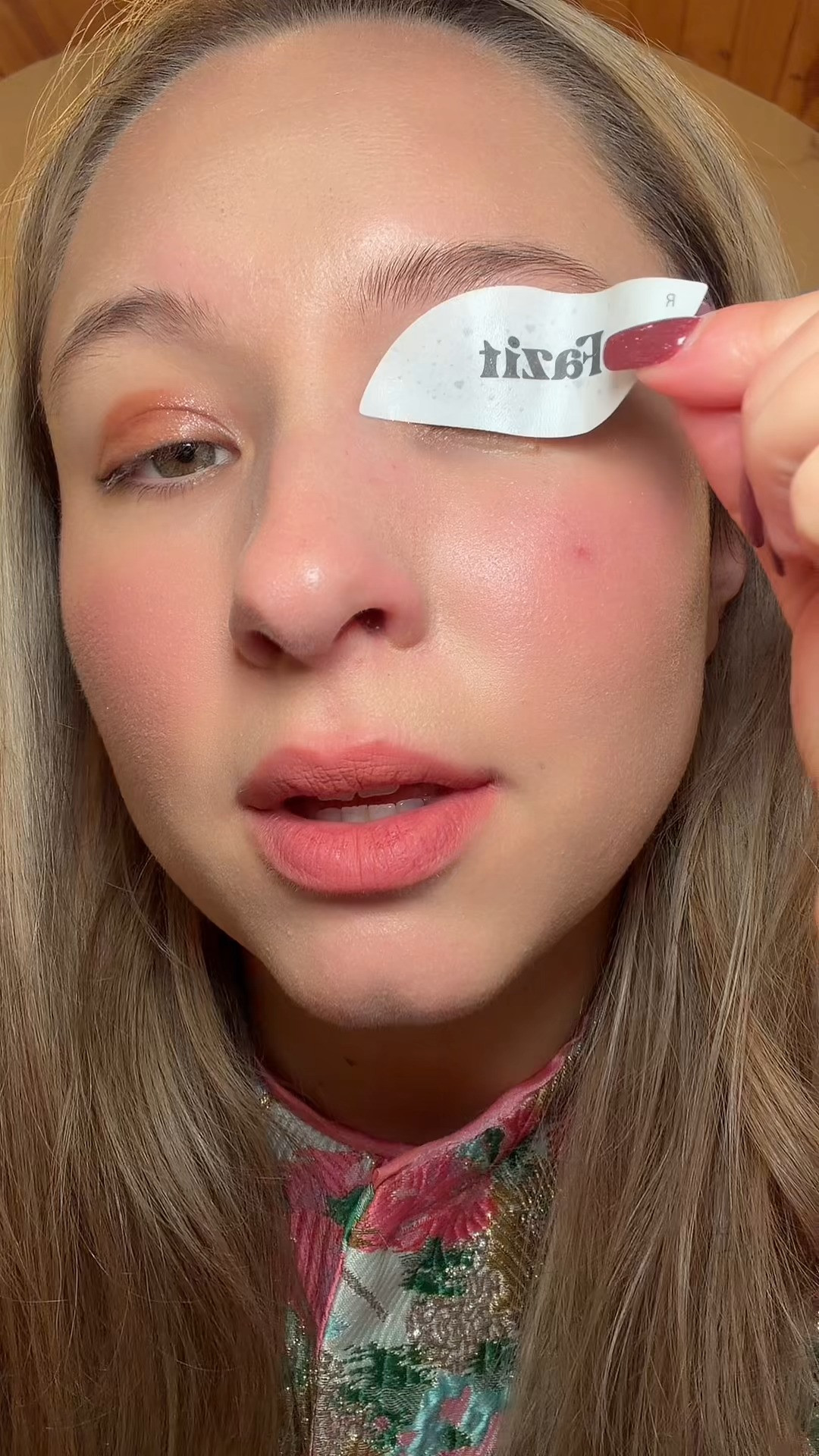 Fake freckles in seconds ✨

Just press, dab with water, and reveal natural-looking speckles. No makeup skills needed.


#frecklemakeup #beautyfinds #makeuphacks #festivalmakeup #makeuplook 

 