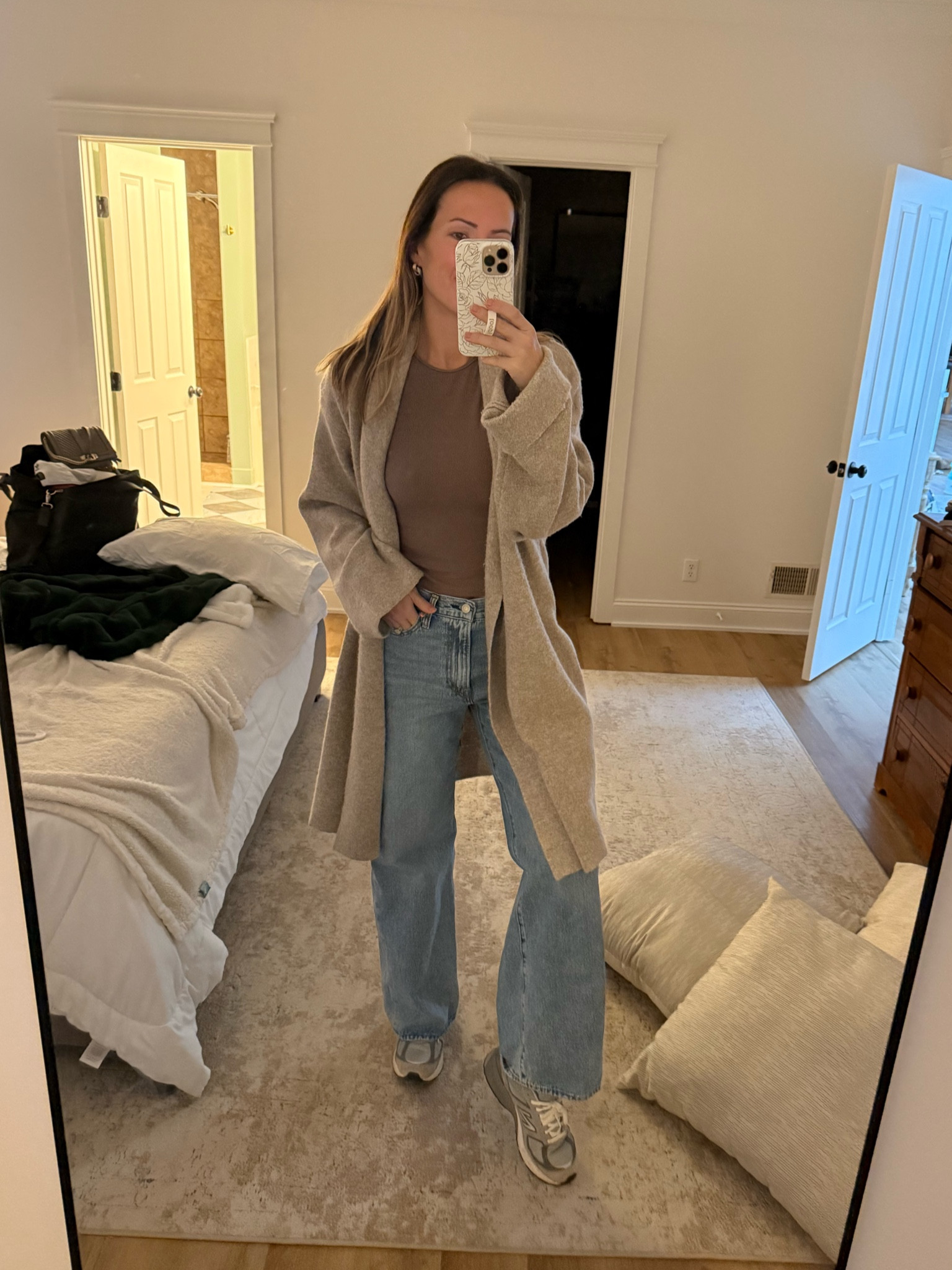 Wide leg jeans - coatigan- sweater coat - sneakers - mom OOTD