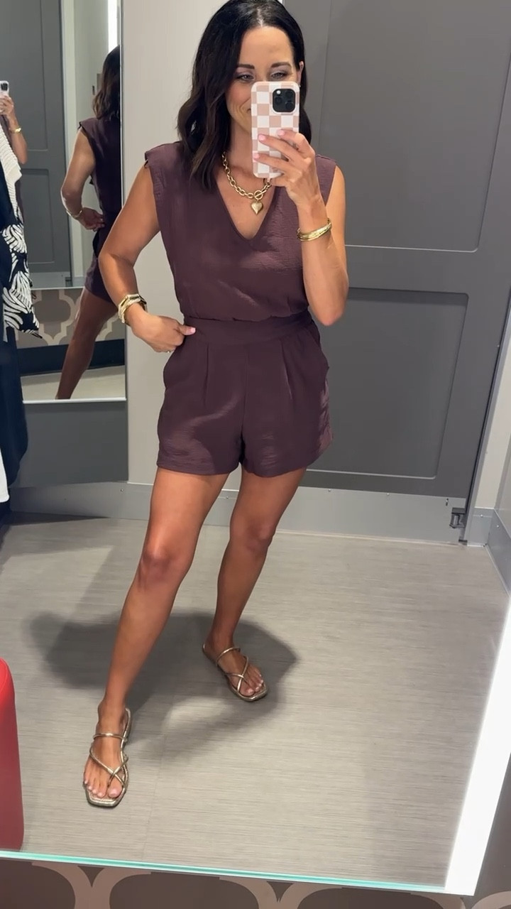 Loving the chocolate brown combo y’all!
I think it looks so classy and chic. This gauze v-neck blouse with the gauze shorts look is a no brainer for the summer. So chic and comfy!


Summer fashion  women’s outfit  Target finds



#LTKSeasonal #LTKStyleTip #LTKPetite