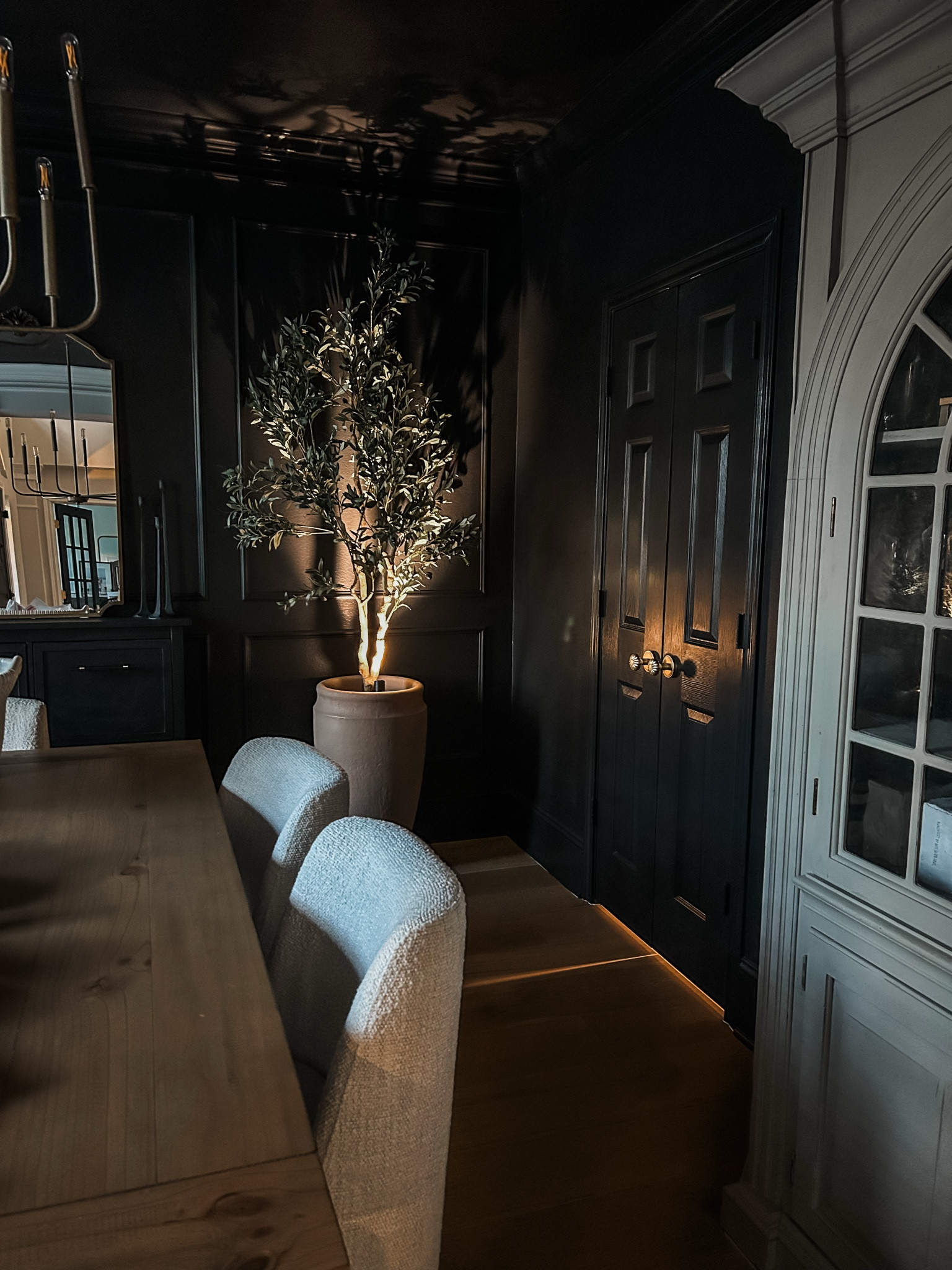 Moody dining room 😍. Love these lights that plug in because I get so tired of having to charge everything! 