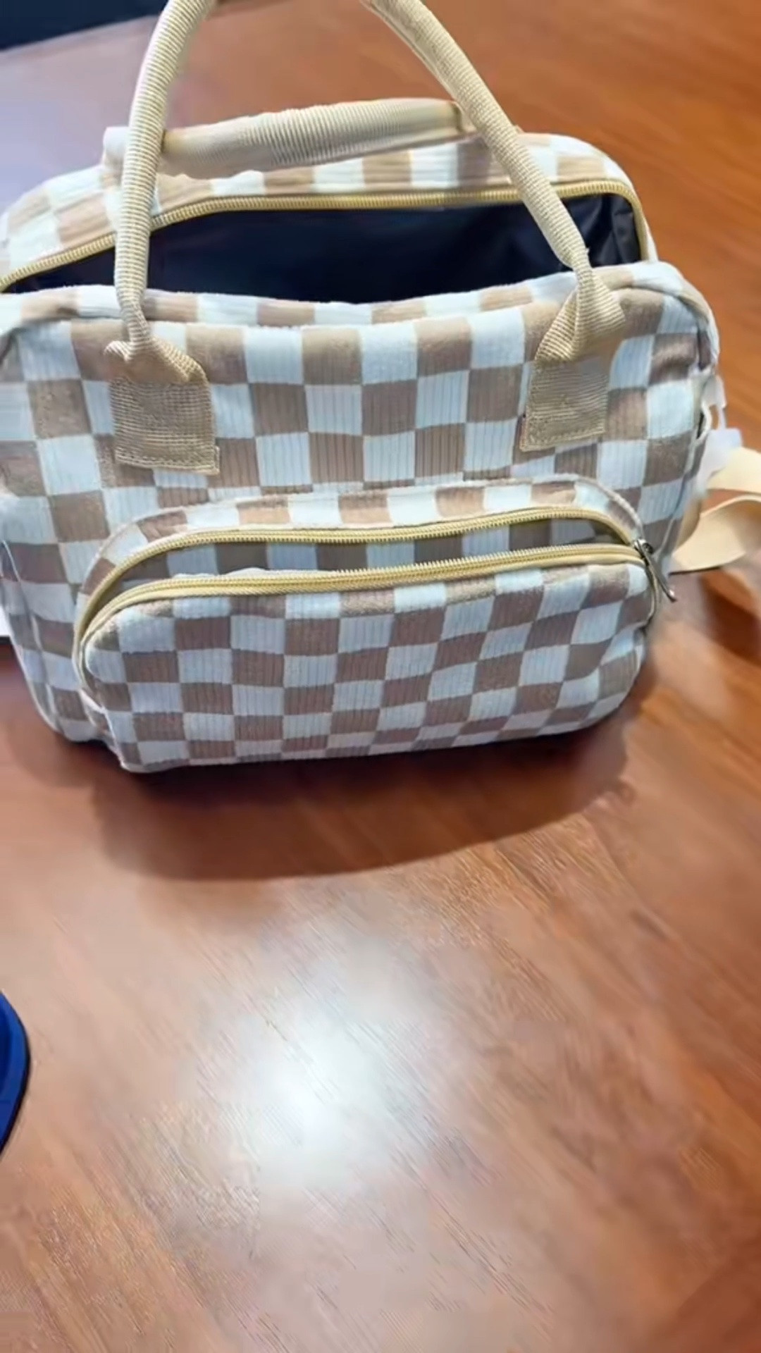 Such a cute lunch bag that can hold all of your lunch plus more! Perfect for traveling and work lunches!

#LTKmomlife #LTKfoodie #LTKfitnessgoals