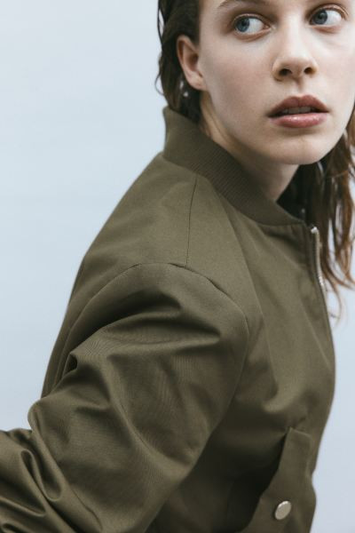 Shoulder-pad bomber jacket - Dark khaki green - Ladies | H&M GB | H&M (UK, MY, IN, SG, PH, TW, HK)